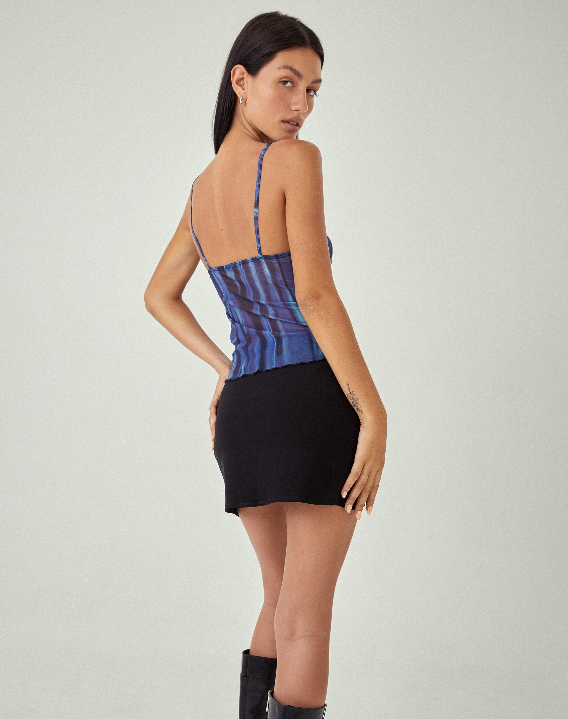 imagen de MOTEL X JACQUIE Rayu Top en color Bleed Blue