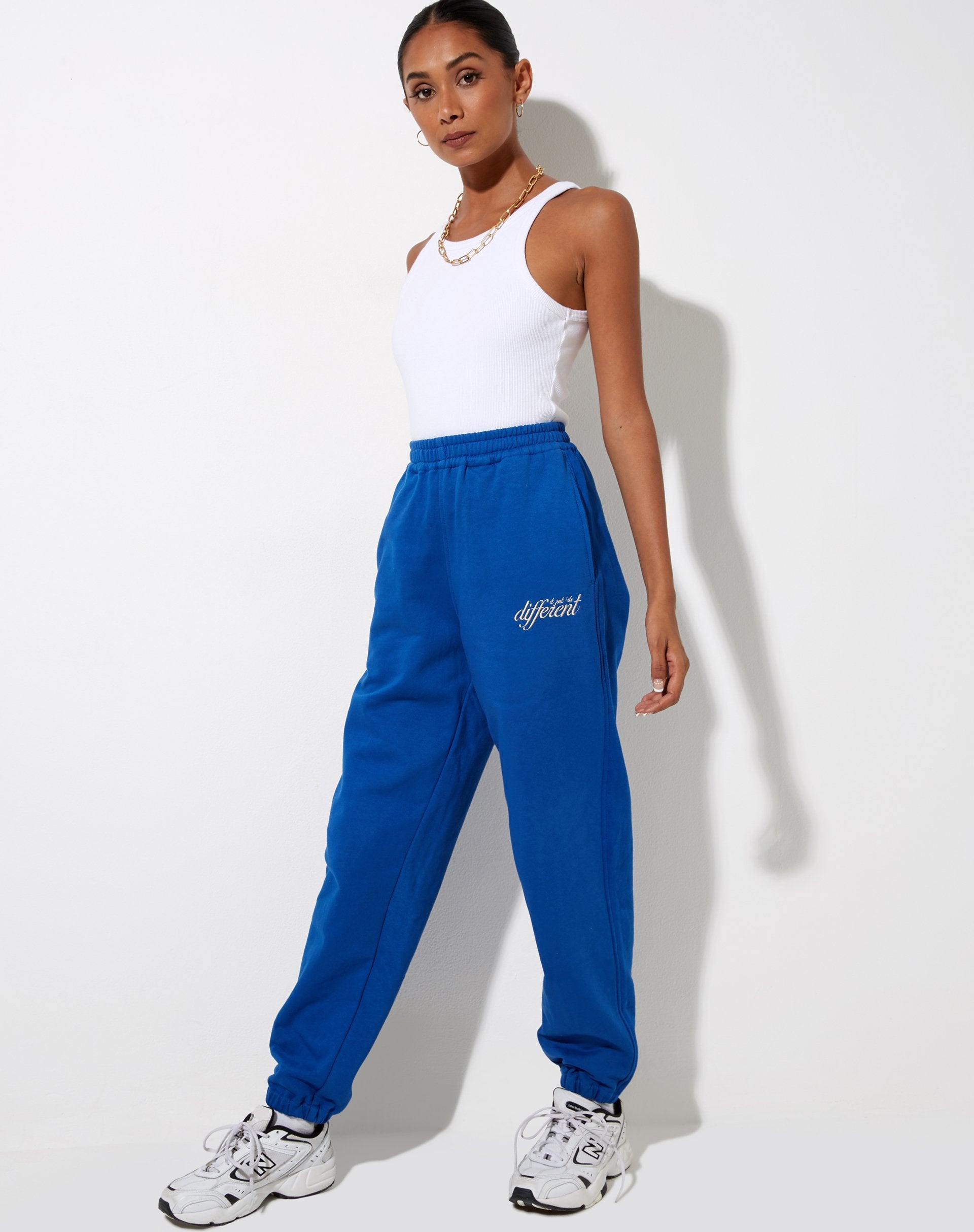Imagen de Basta Jogger en Cobalto It Just Hits Different Embro