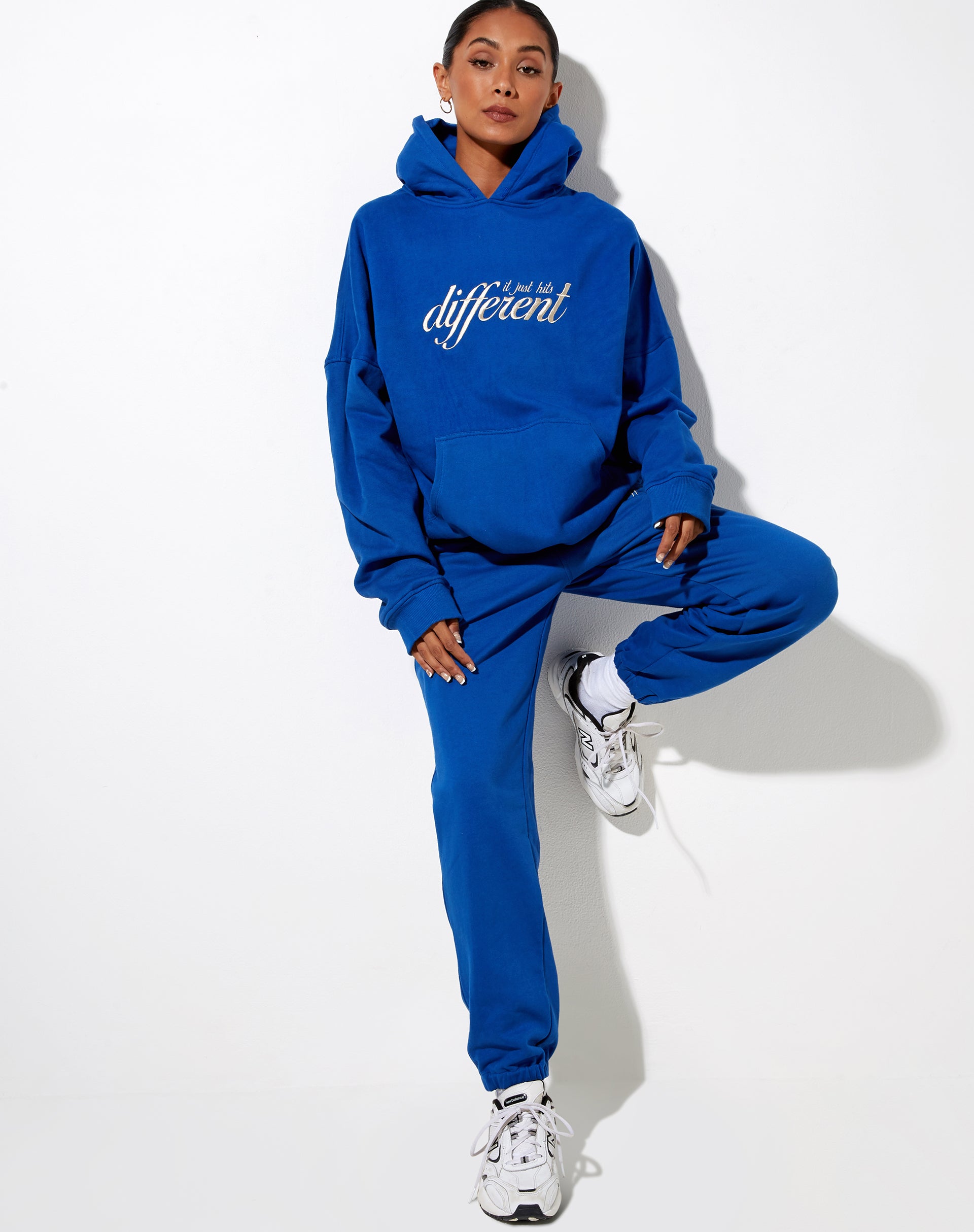 Imagen de Oversize Hoodie in Cobalt It Just Hits Different Embro