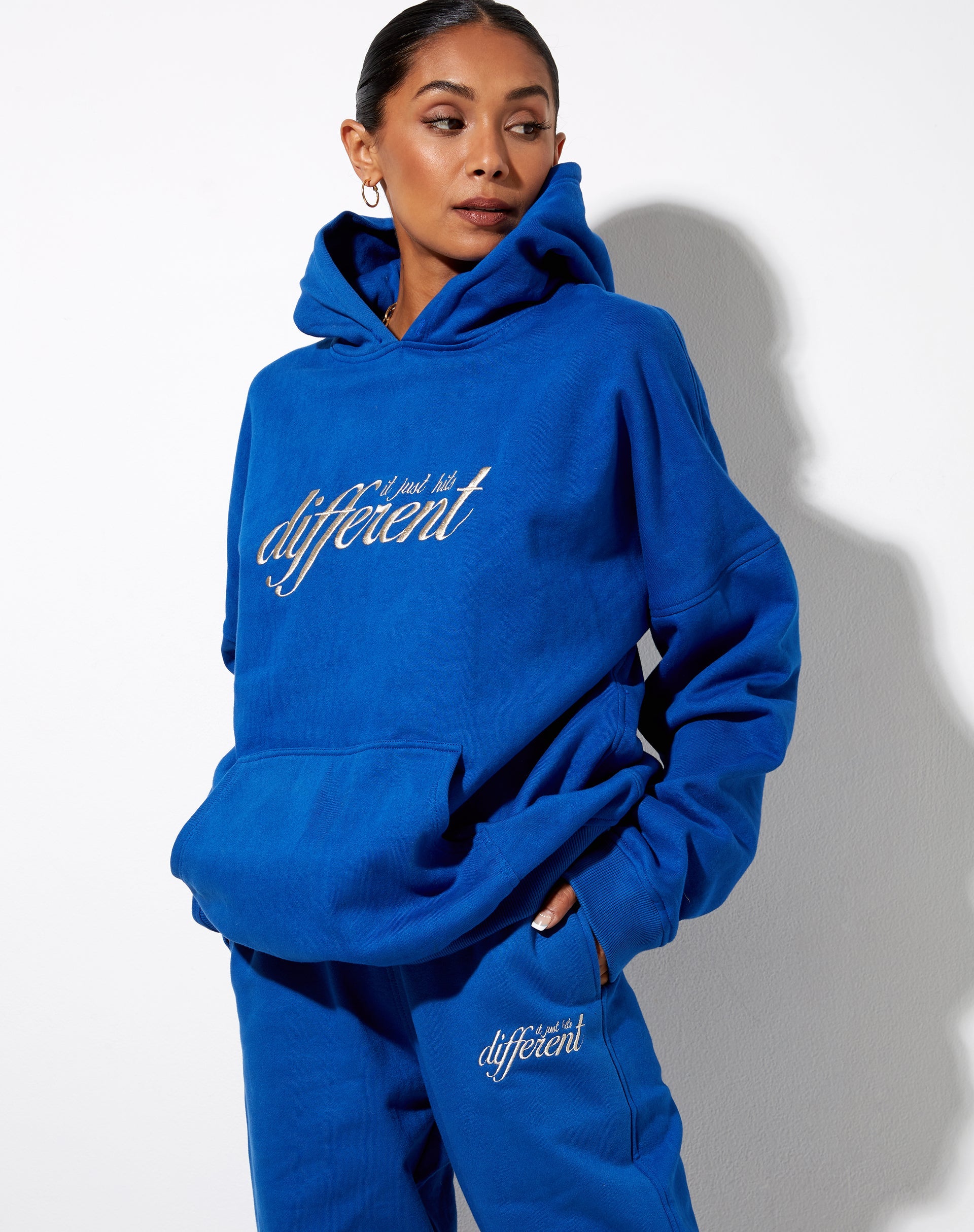 Imagen de Oversize Hoodie in Cobalt It Just Hits Different Embro