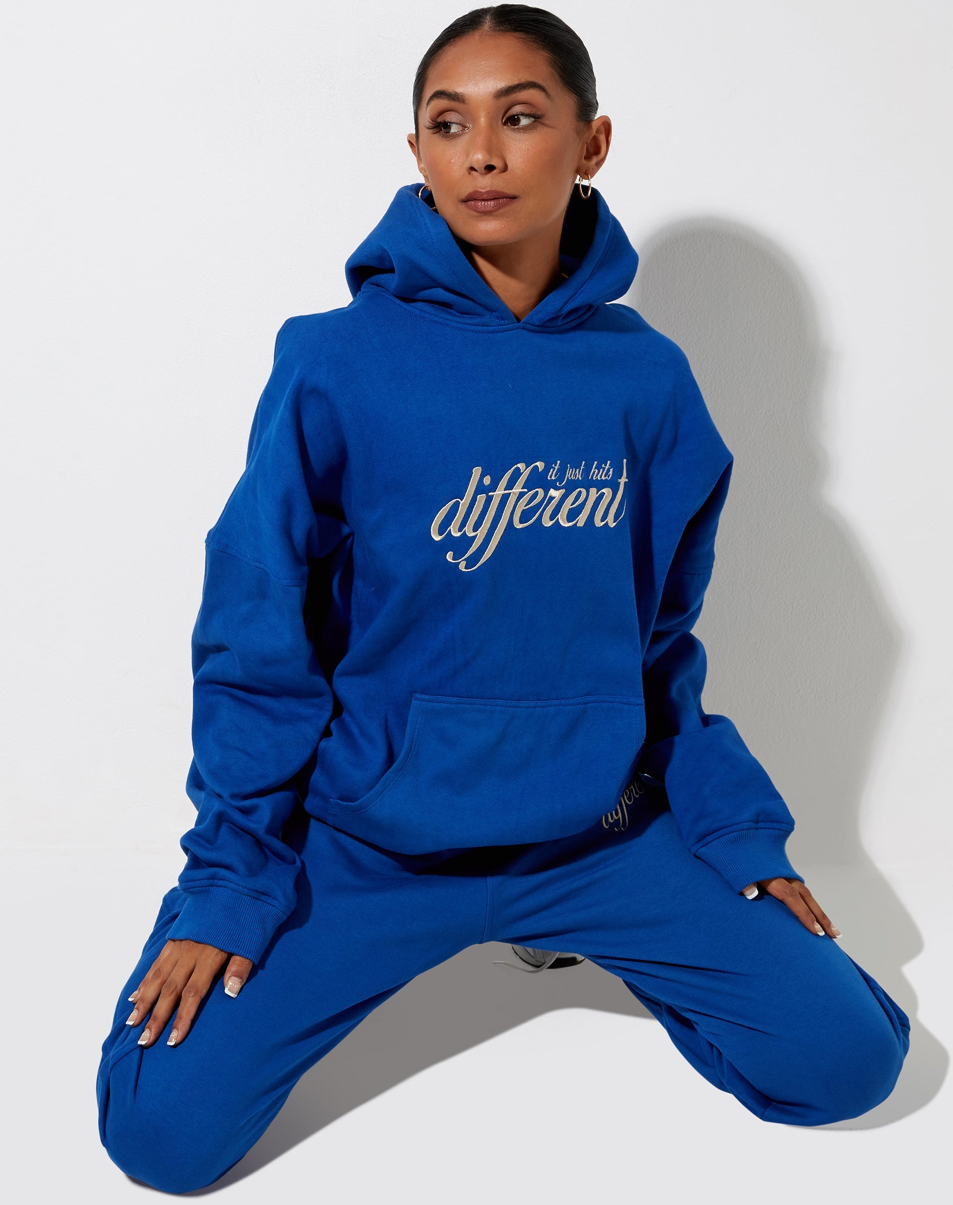 Imagen de Oversize Hoodie in Cobalt It Just Hits Different Embro