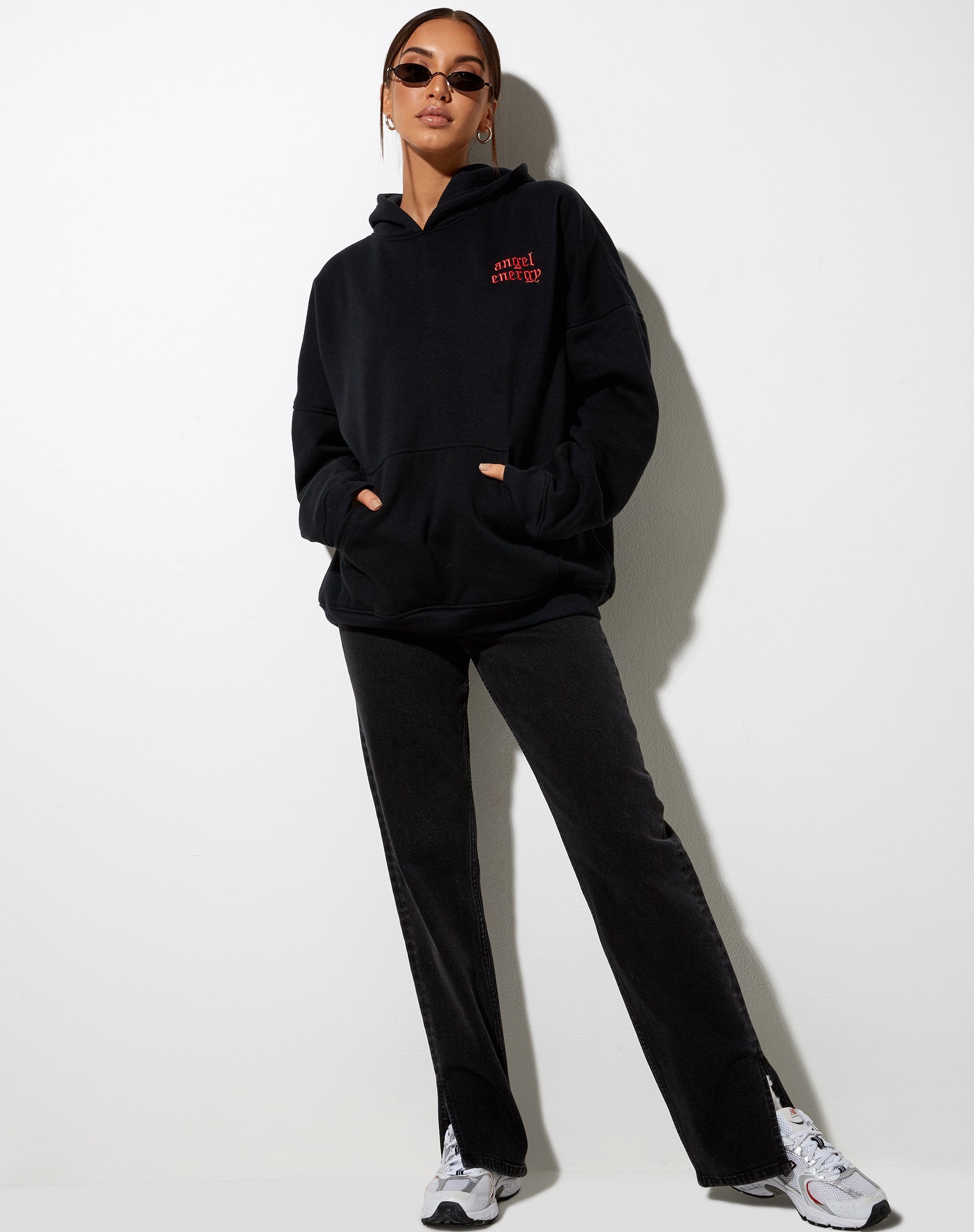 Image of Sudadera oversize con capucha en negro Angel Energy Light Red Embro