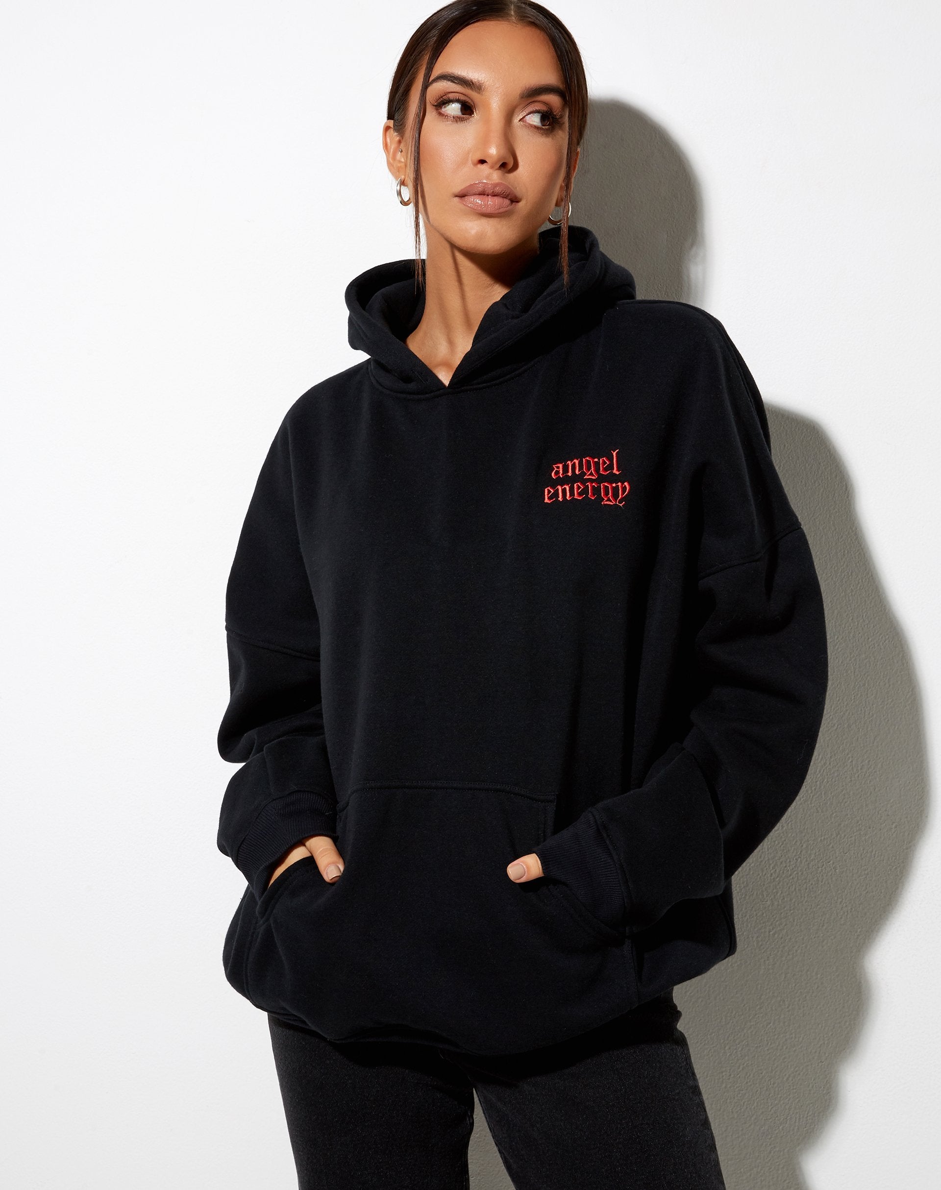 Image of Sudadera oversize con capucha en negro Angel Energy Light Red Embro