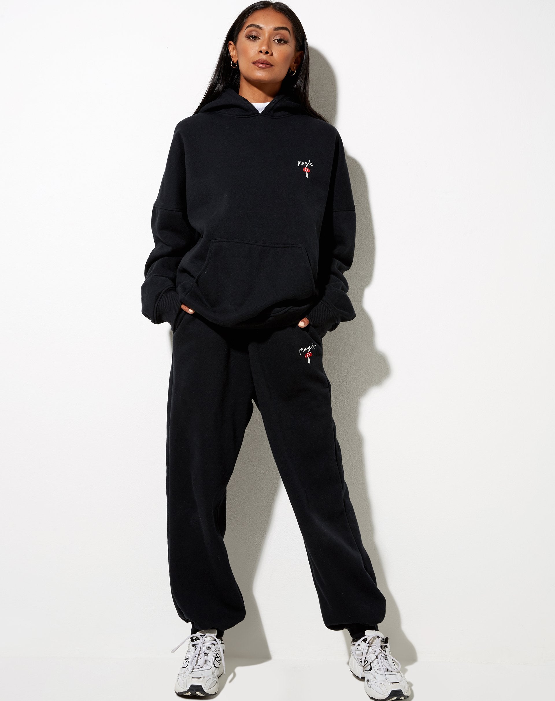Imagen de Oversize Hoodie in Black Mushroom Red Embro