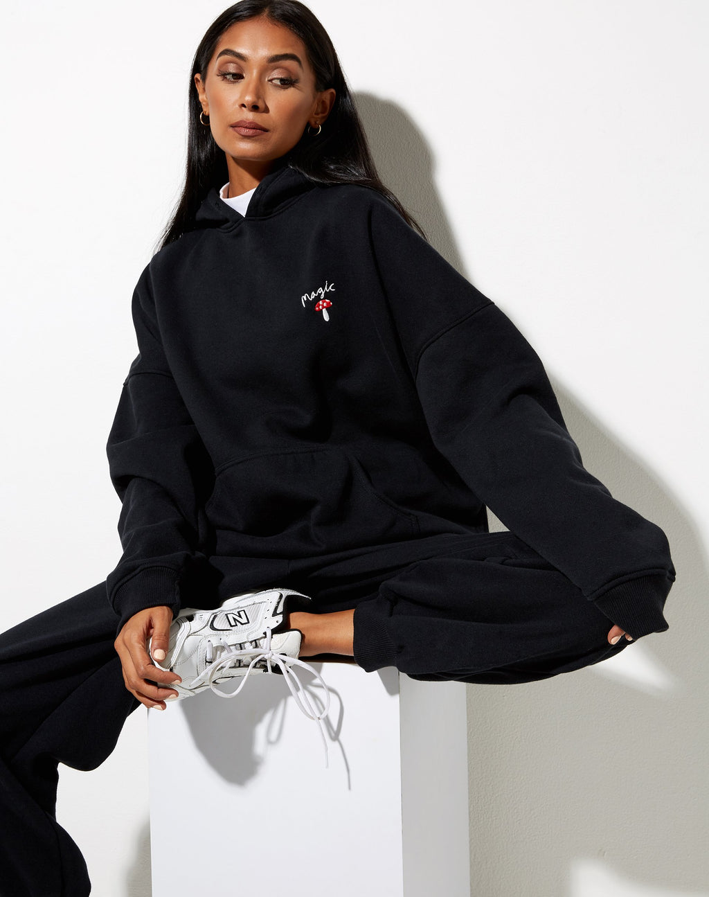 Sudadera oversize con capucha en negro Champiñón Rojo Embro