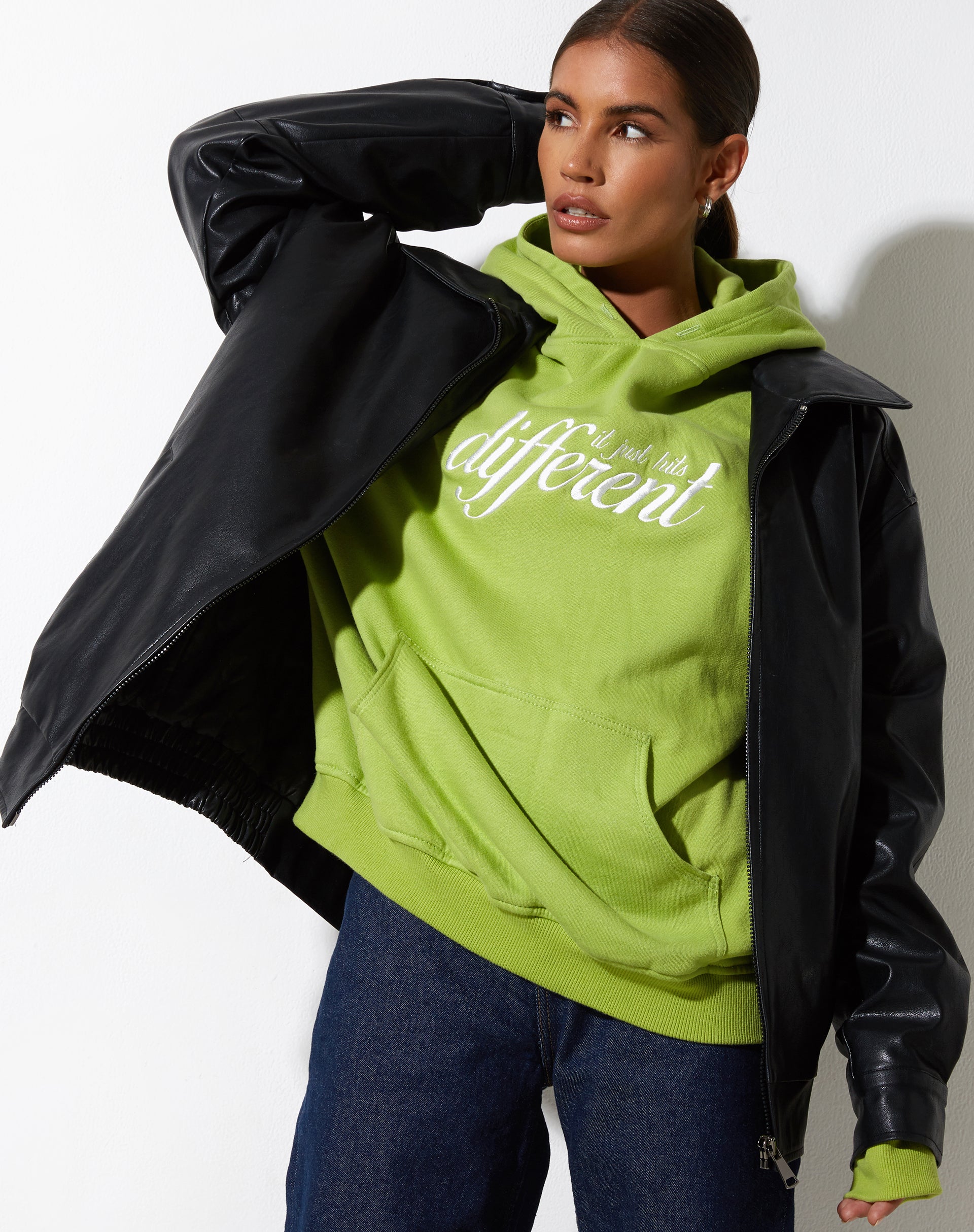 imagen de Oversize Hoodie in Leaf Green Different Embro White