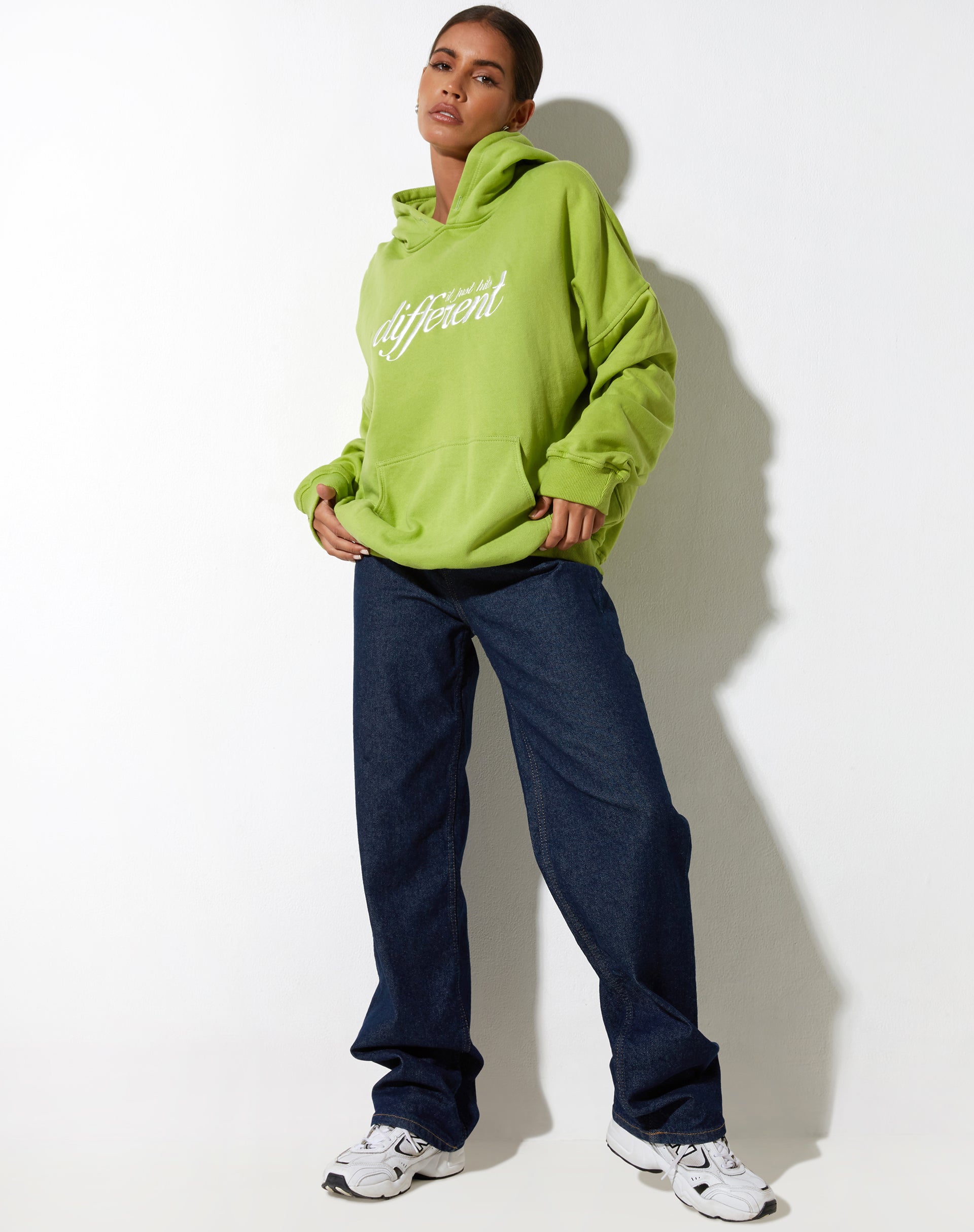 imagen de Oversize Hoodie in Leaf Green Different Embro White