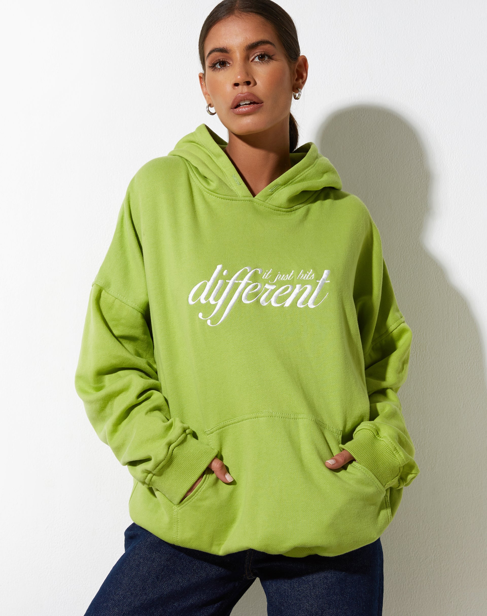 imagen de Oversize Hoodie in Leaf Green Different Embro White