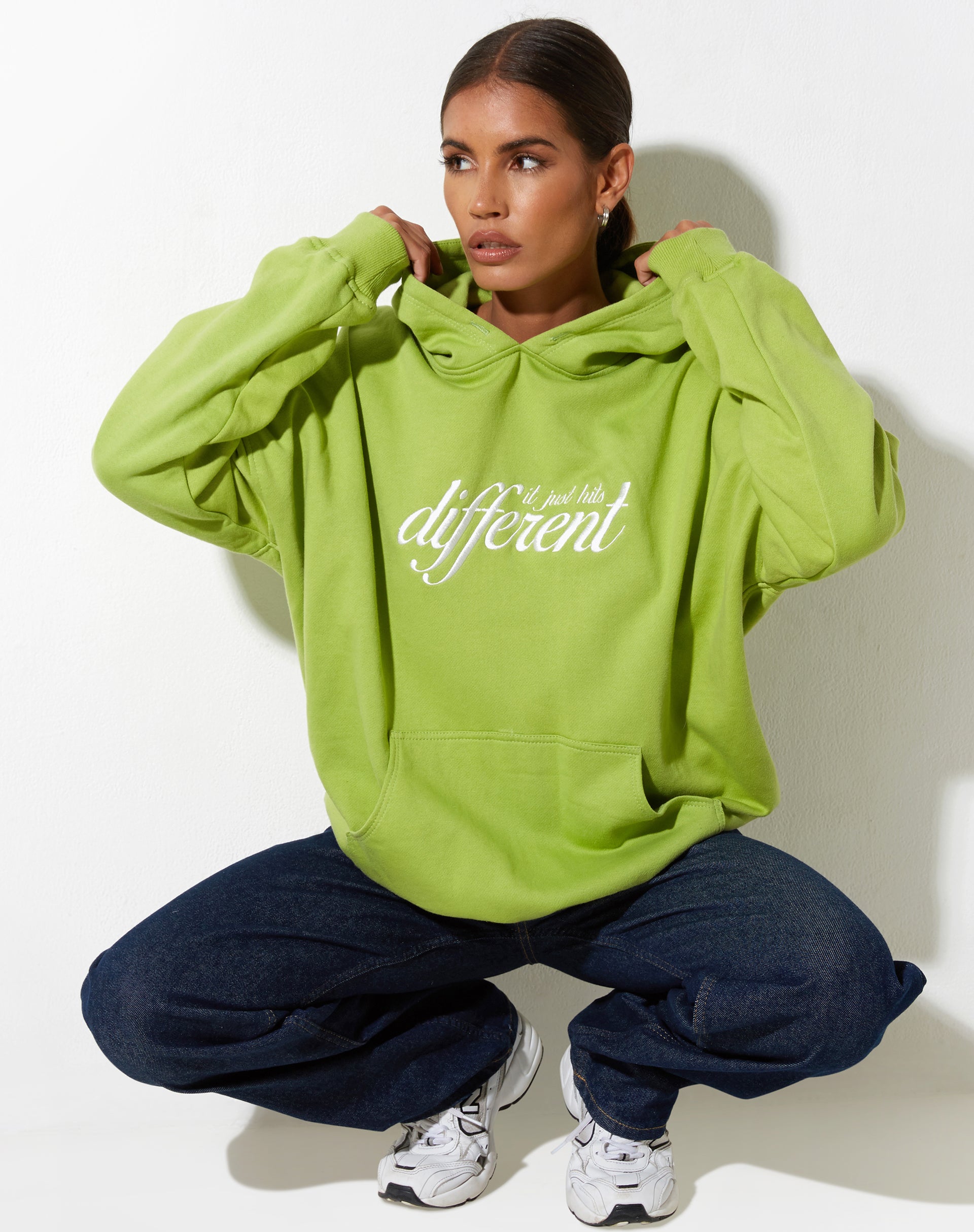 imagen de Oversize Hoodie in Leaf Green Different Embro White