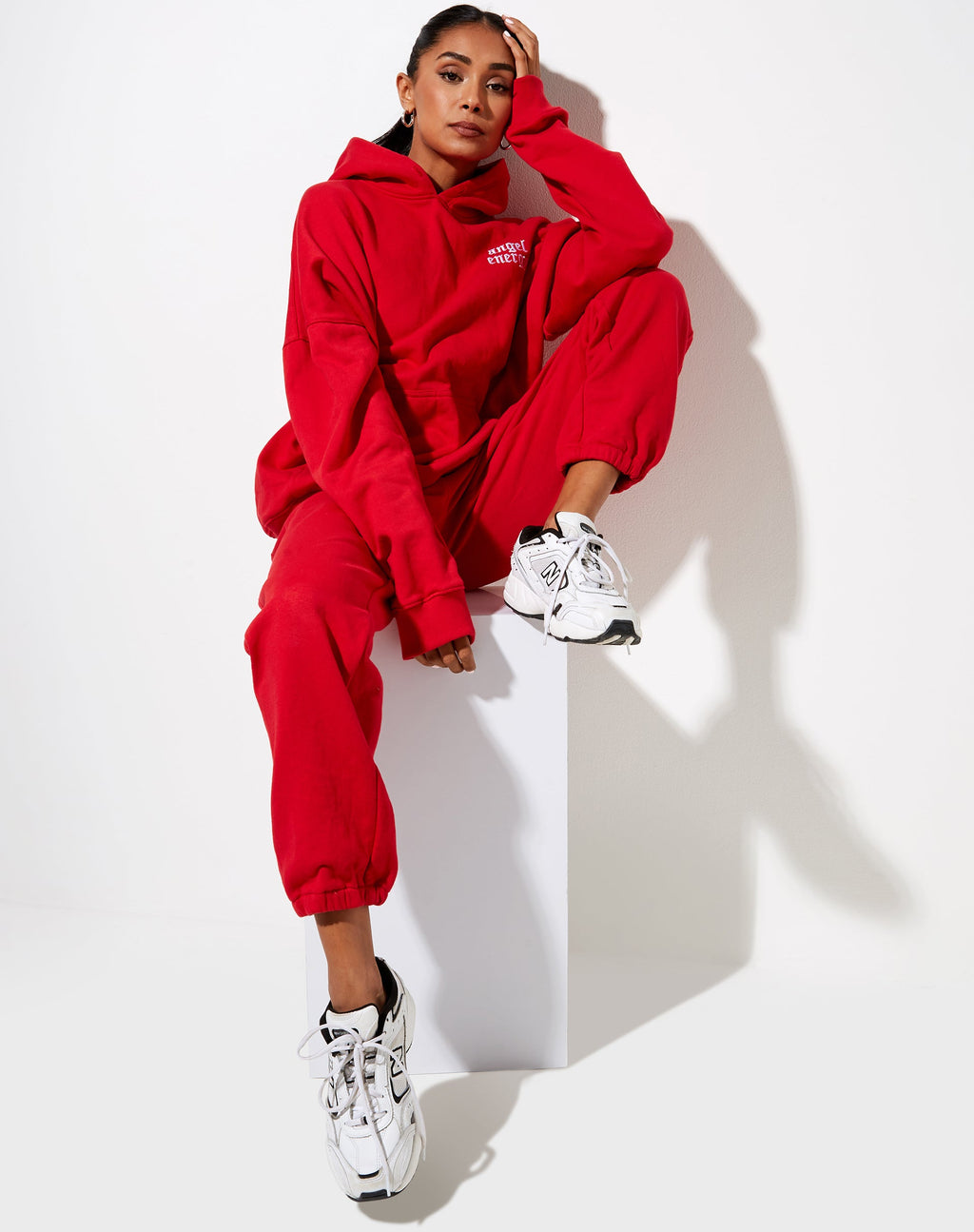 Sudadera oversize con capucha en rojo Racing y bordado "Angel Energy