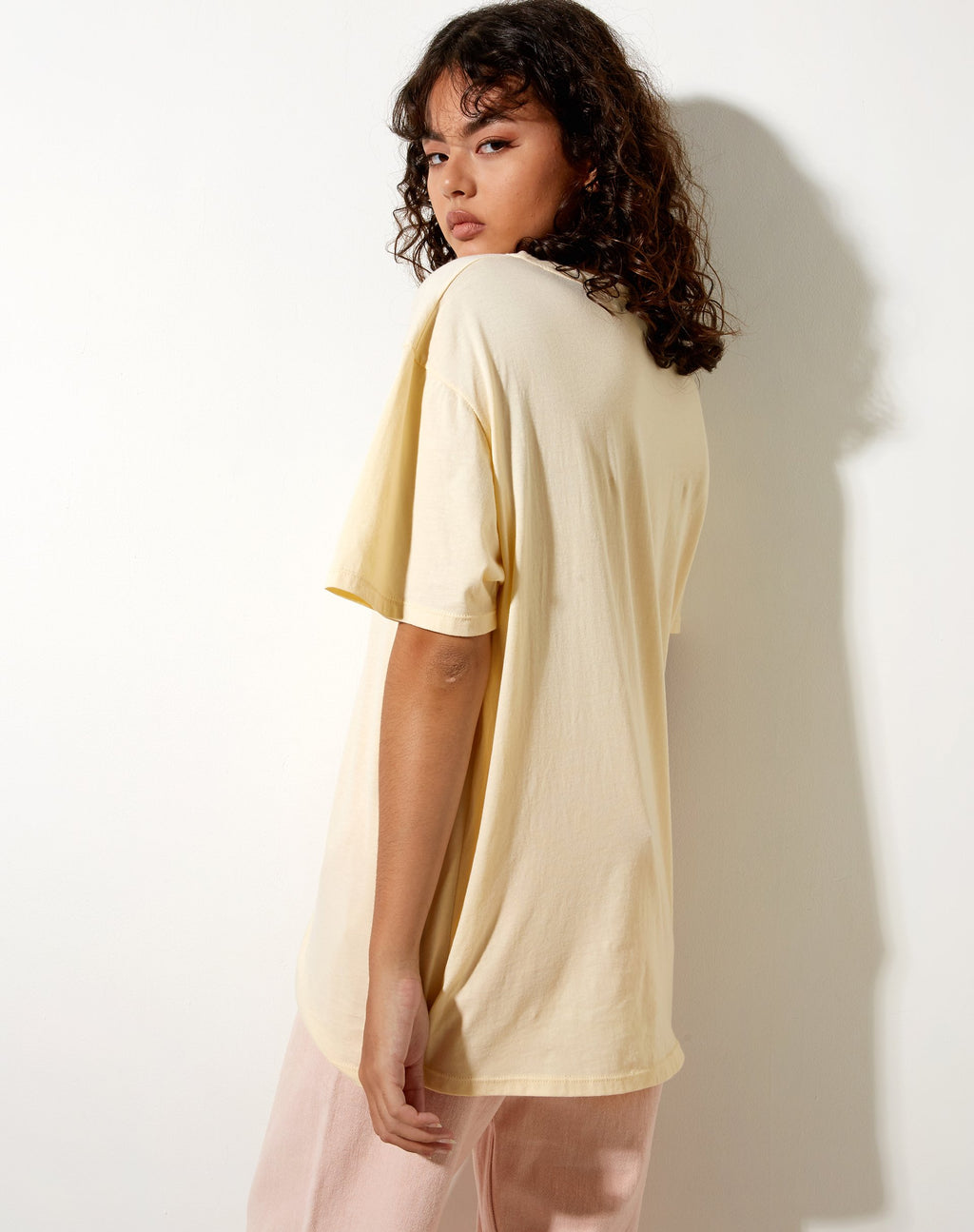 Camiseta básica oversize en Buttercream Pearl Sands