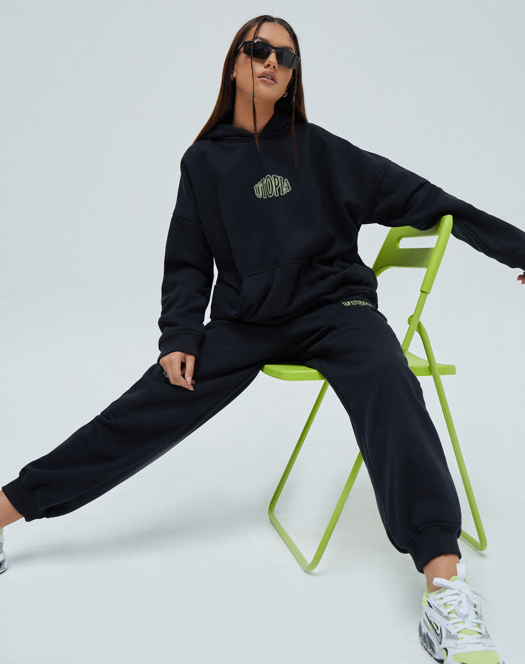 Sudadera oversize con capucha en negro Utopía
