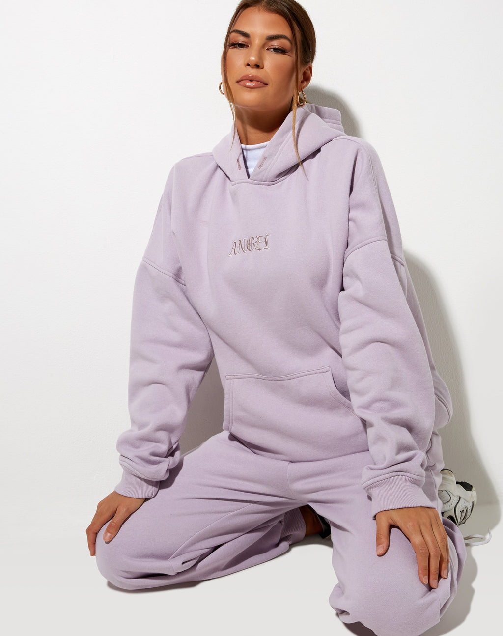 Sudadera oversize con capucha y bordado "Angel" en violeta