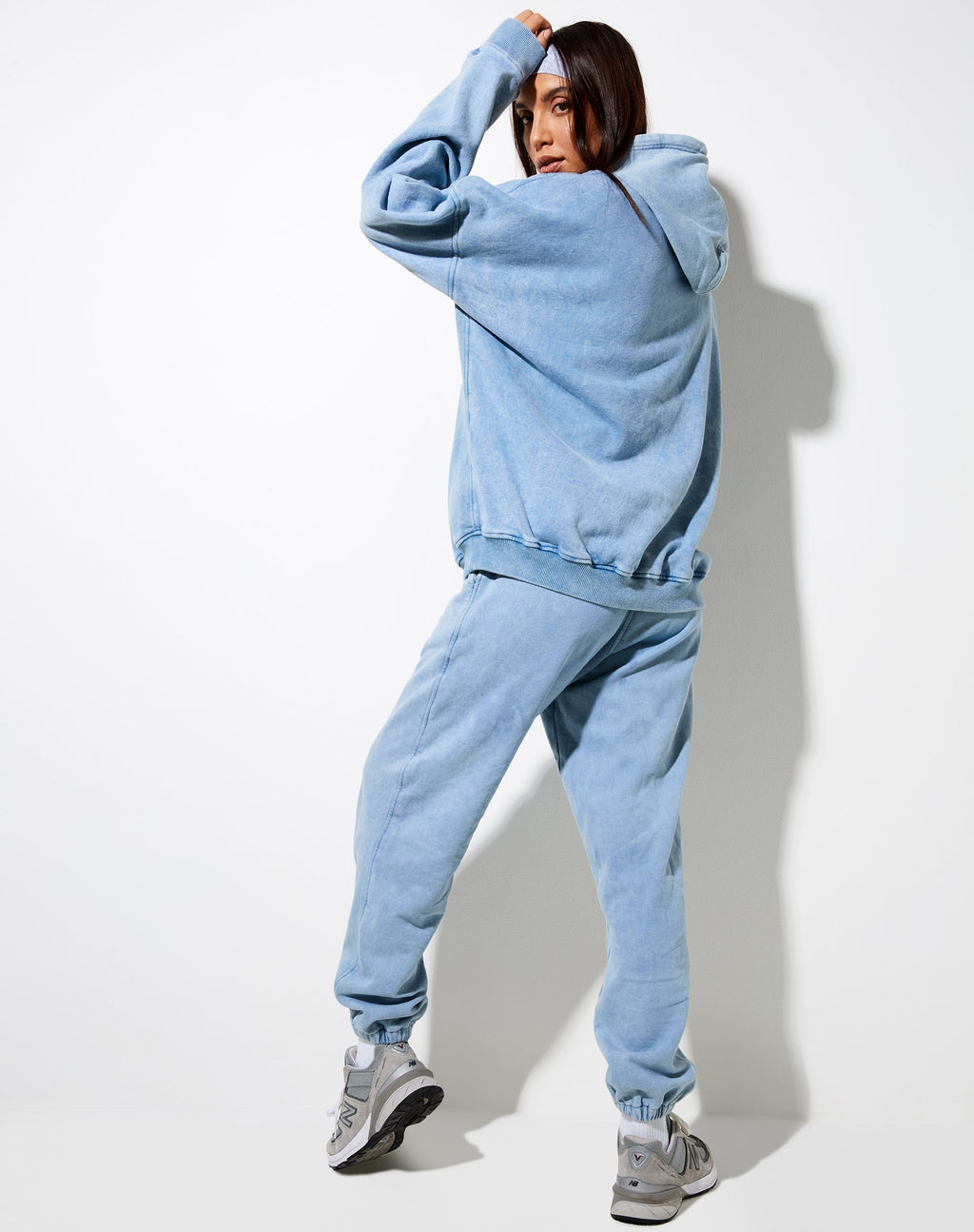 Sudadera oversize con capucha y alas "Angel Energy" en azul lavado