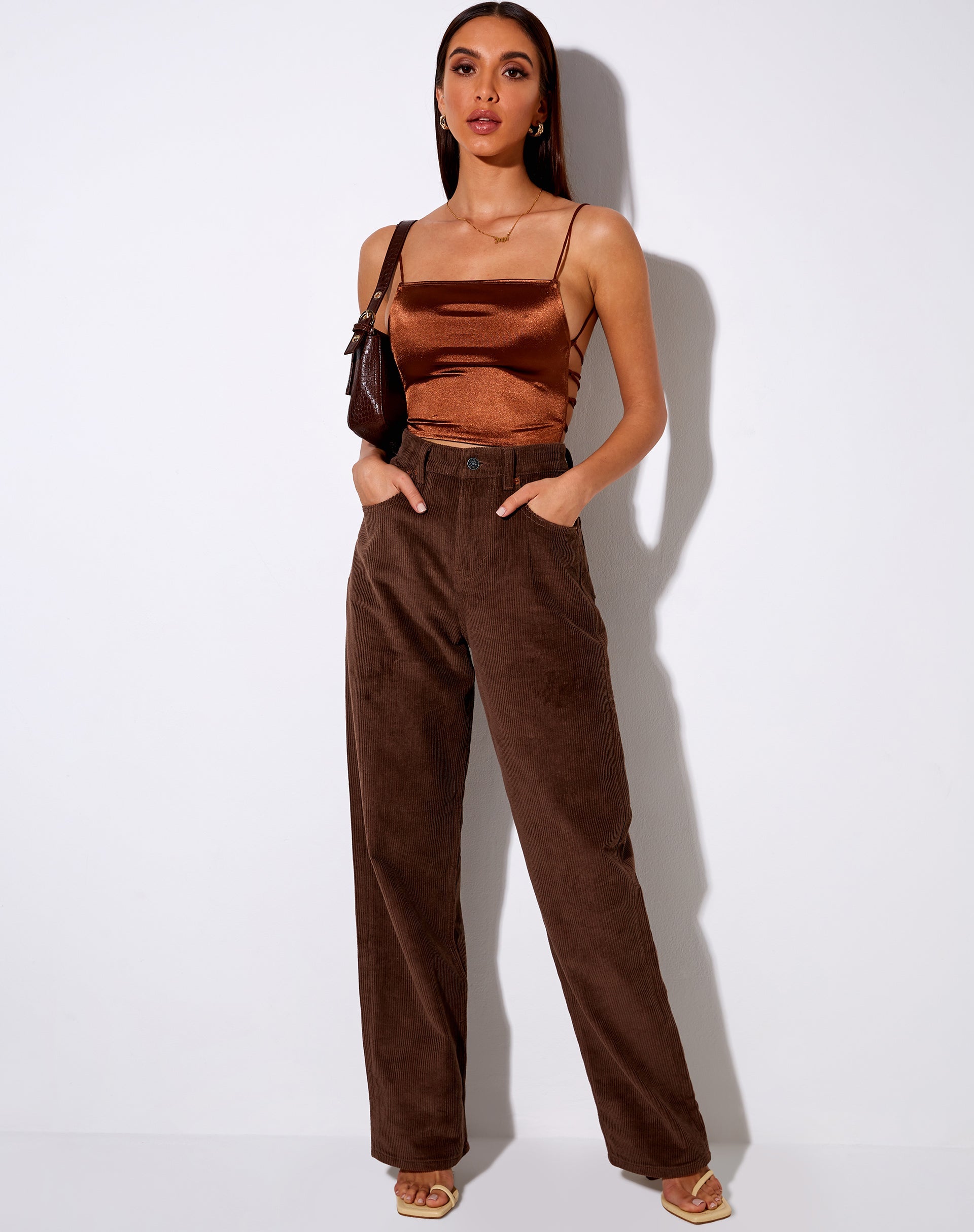 Imagen de Ozka Crop Top de satén Chocolate