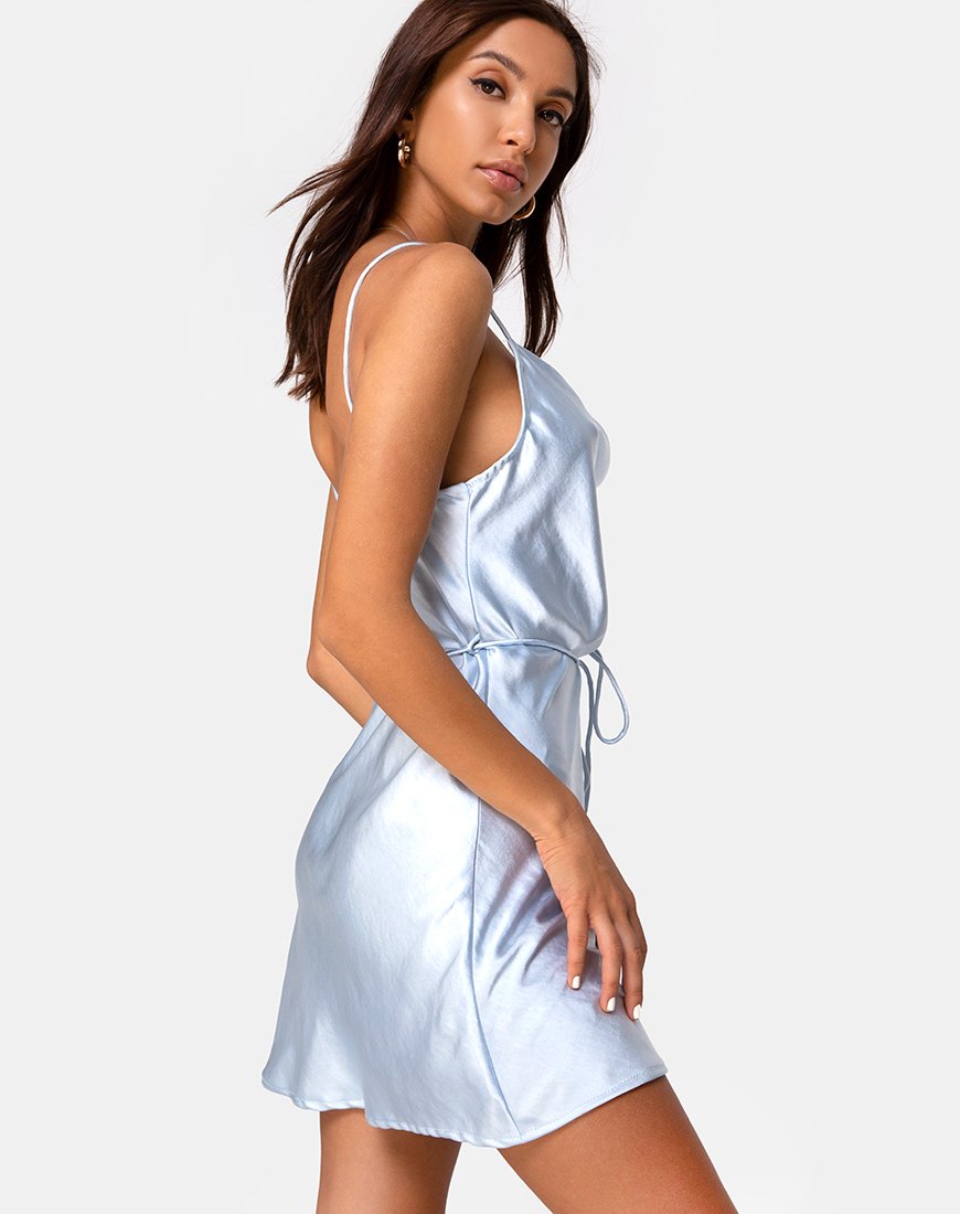 Imagen del vestido Paiva de satén azul empolvado