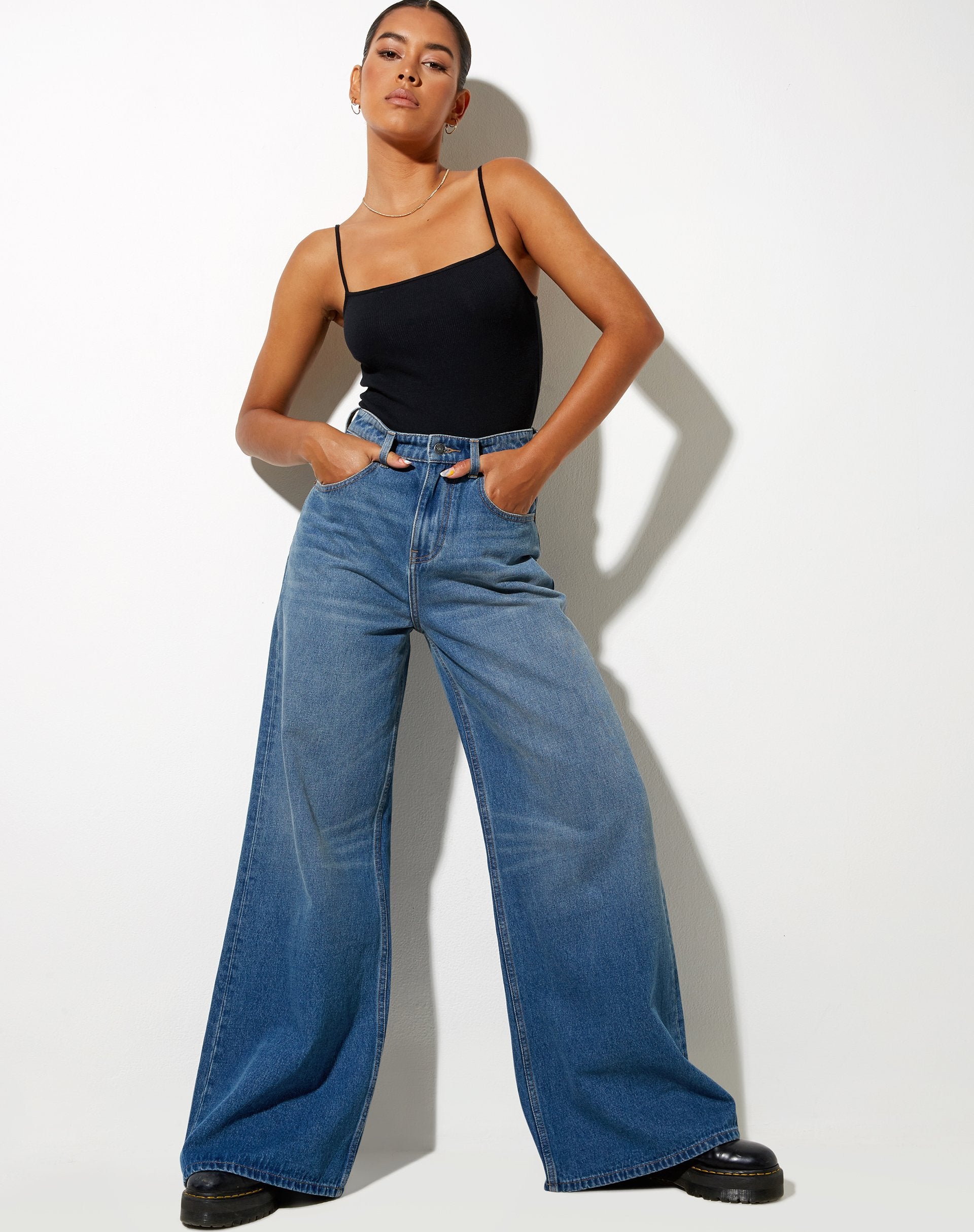 Imagen de Flare Parallel Jeans en Mid Wash