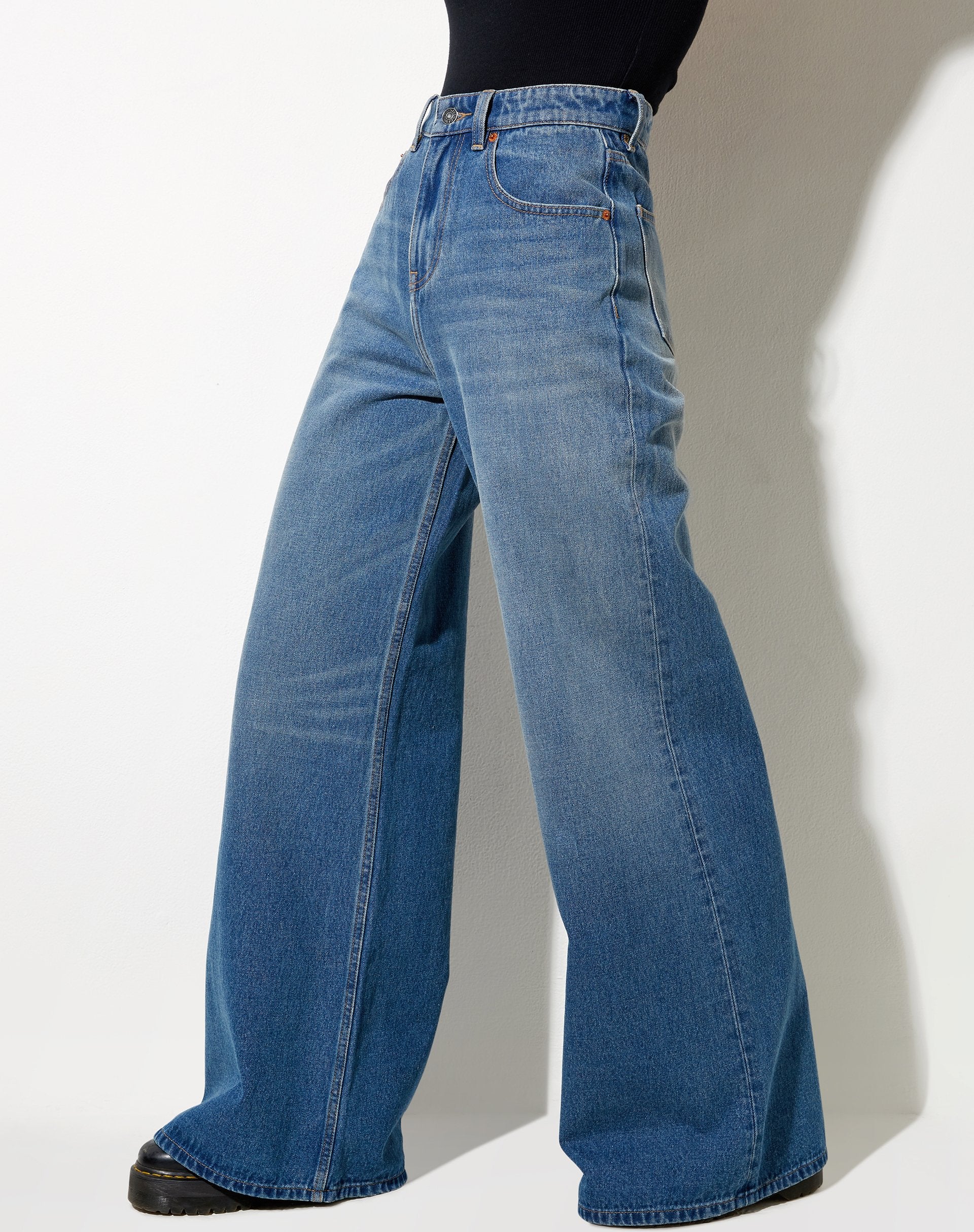 Imagen de Flare Parallel Jeans en Mid Wash