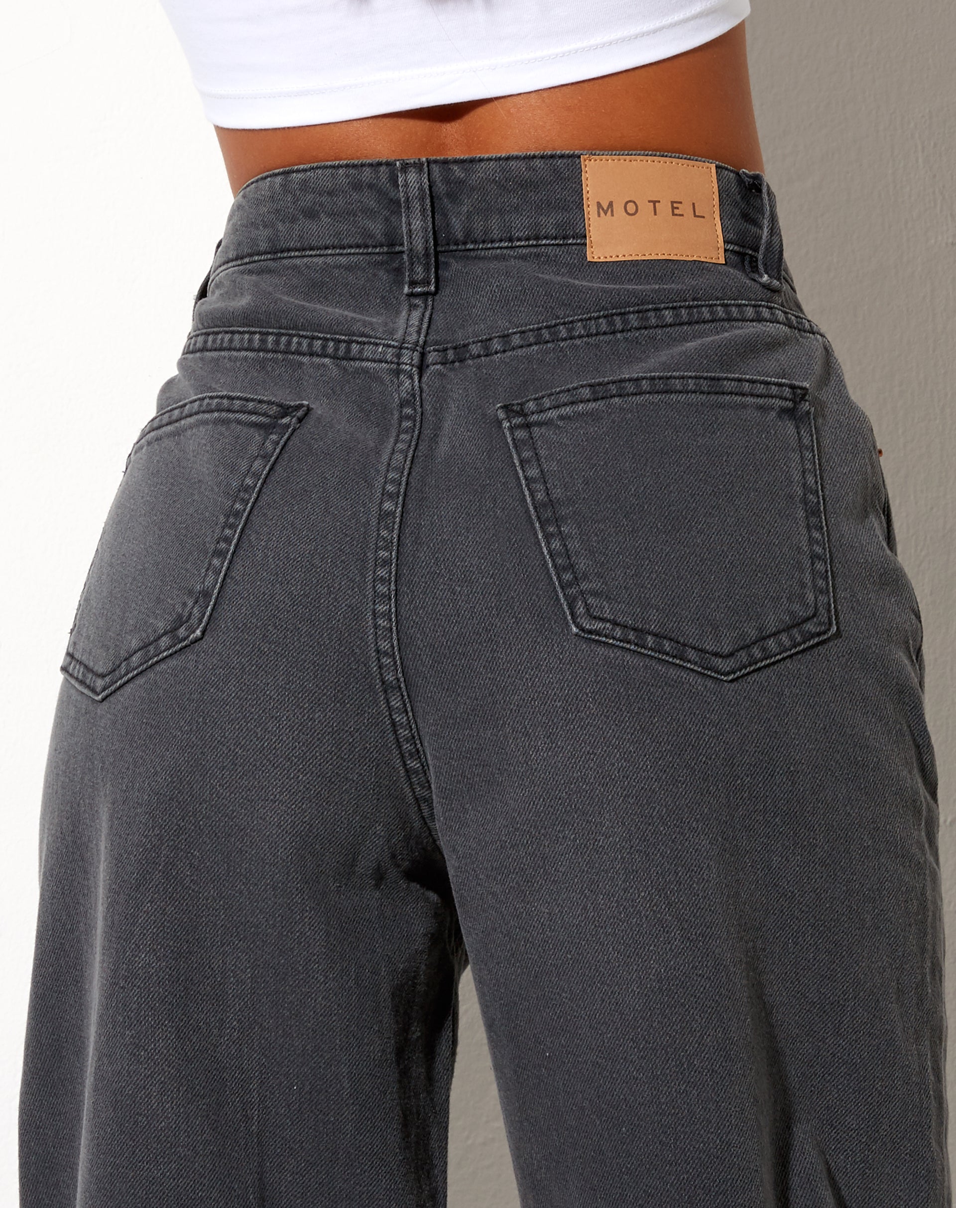 Imagen de Parallel Jeans en gris