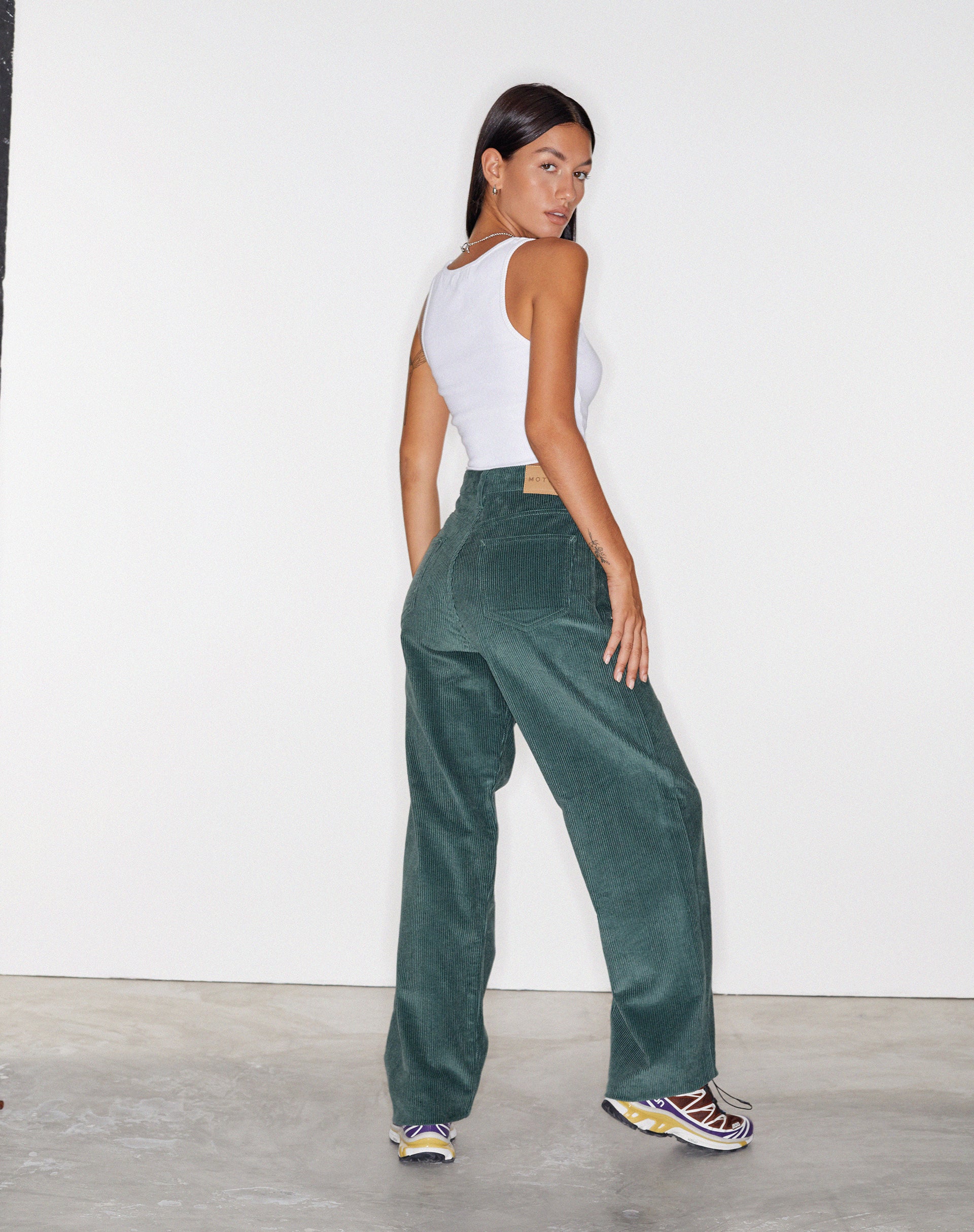 Imagen de Parallel Trouser in Cord Bottle Green