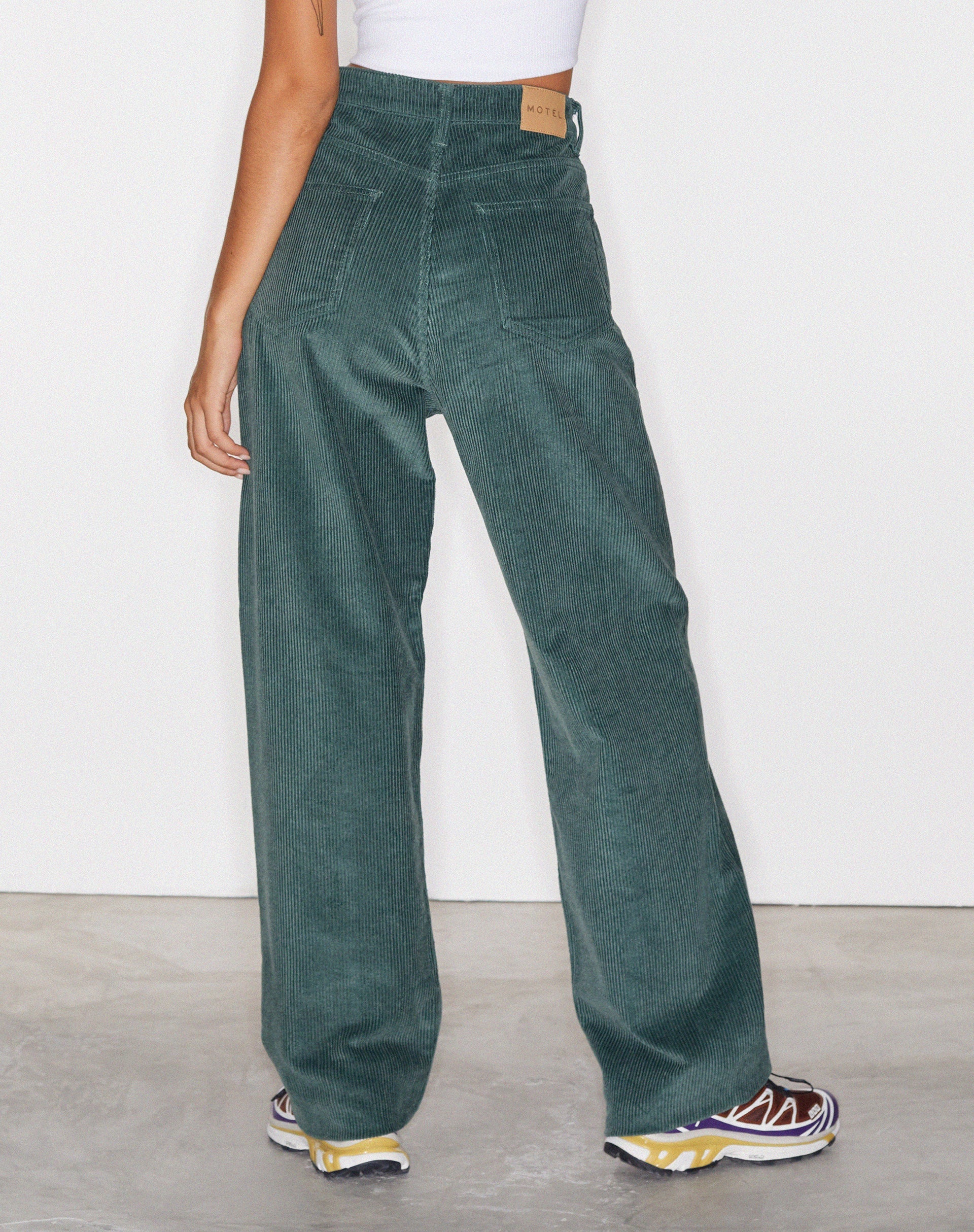 Imagen de Parallel Trouser in Cord Bottle Green