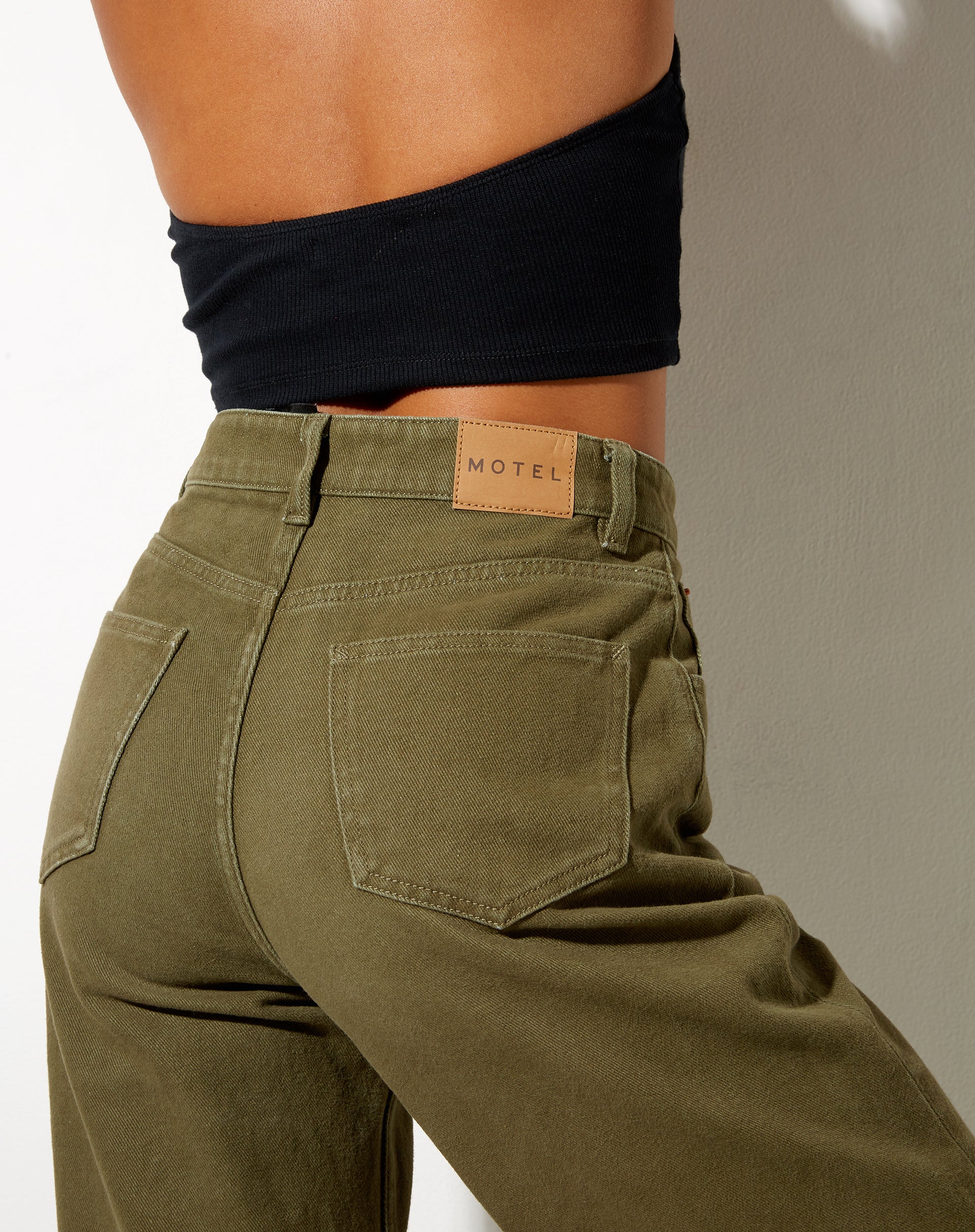 Imagen de Parallel Jeans en verde caqui