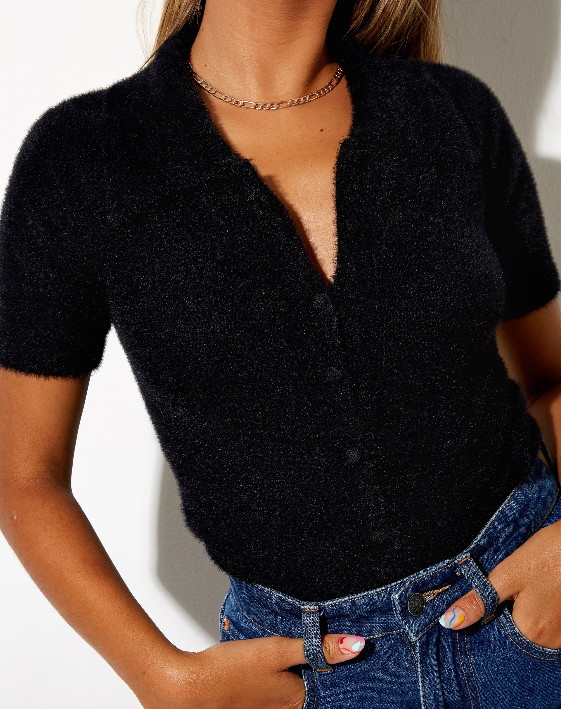 Imagen de Pevita Crop Top en Fluffy Knit Negro