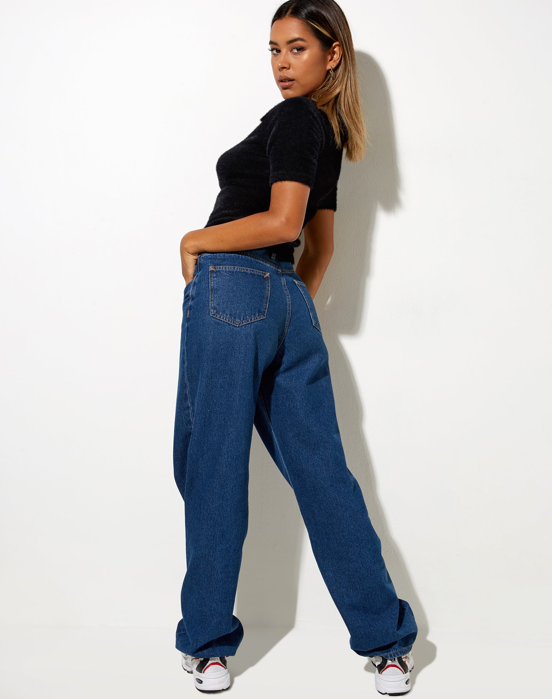 Imagen de Pevita Crop Top en Fluffy Knit Negro