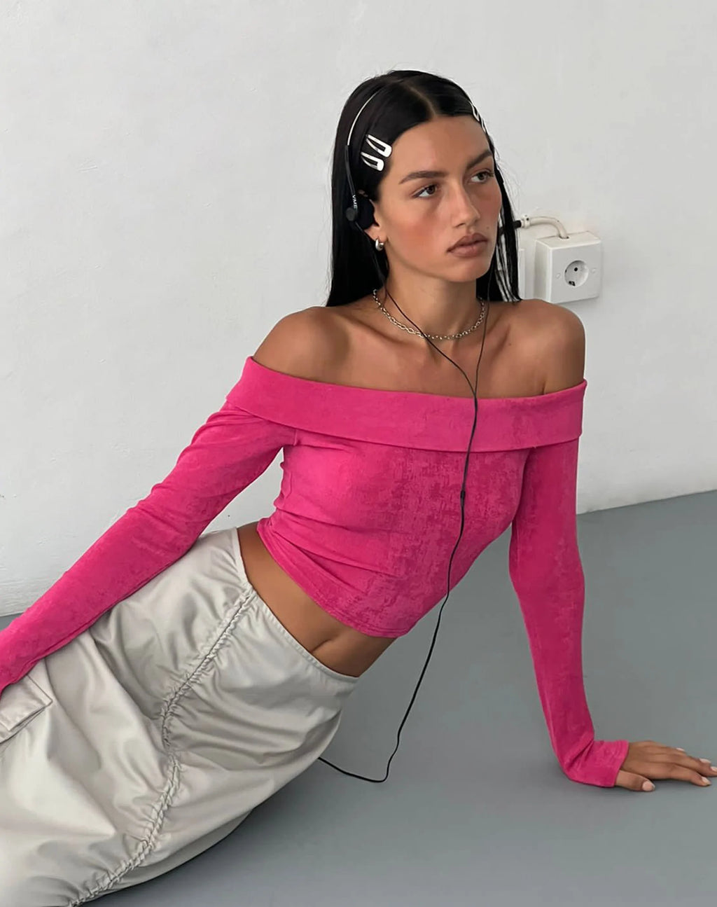 MOTEL X JACQUIE Nasari Crop Top Bardot en Magenta