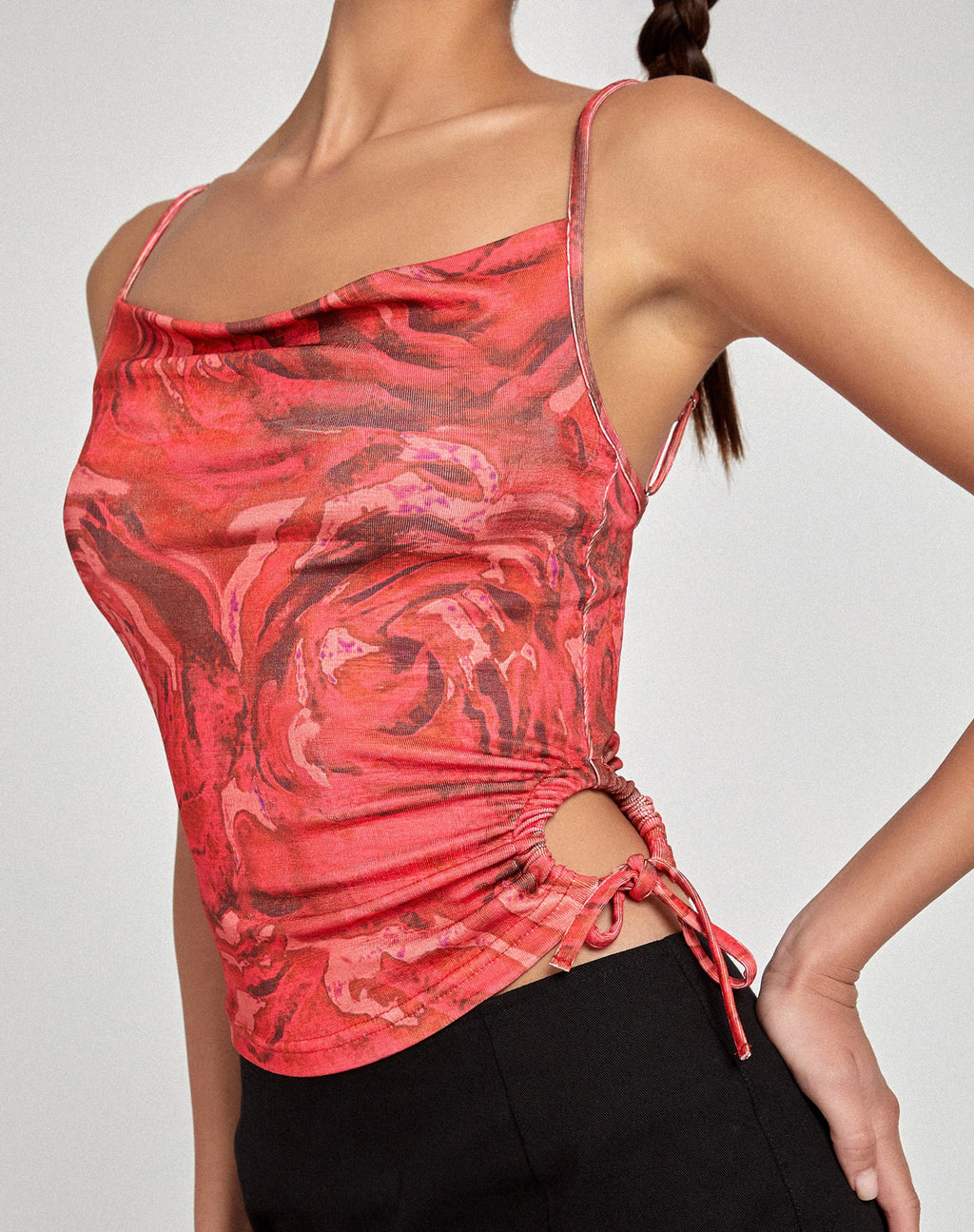 Pratiba Cami Top en rojo pétalo de rosa
