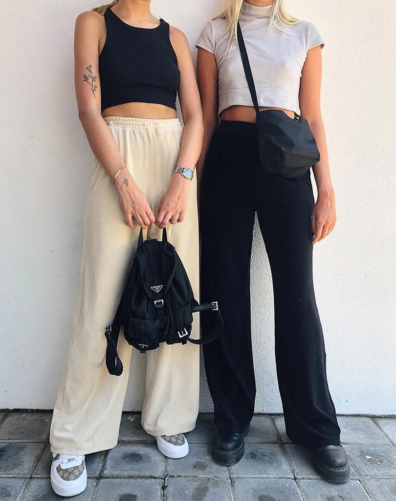 Imagen del pantalón Obeli de canalé negro