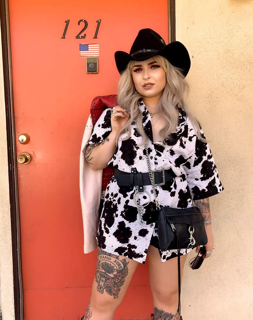 Imagen de Fresia Minivestido de piel de vaca marrón y blanco