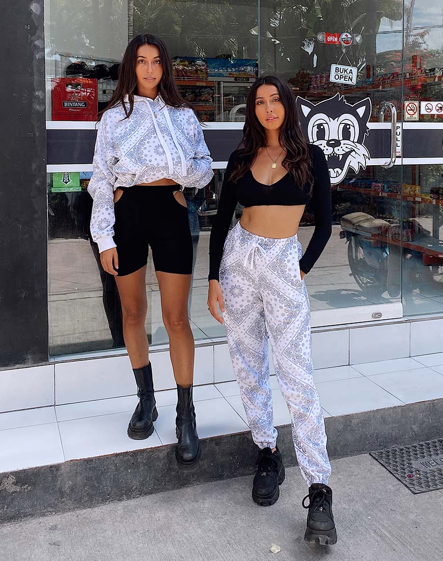 Sudadera oversize con capucha en Bandana Crudo Colocación