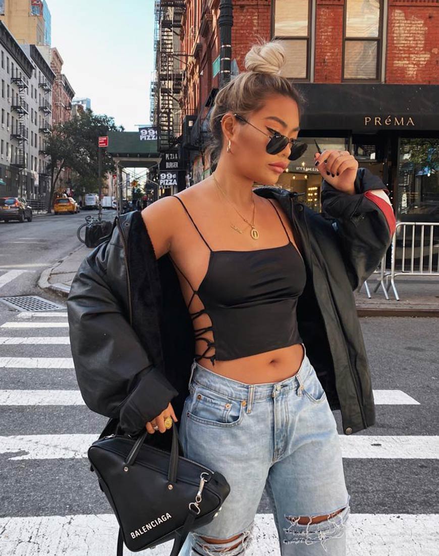 Imagen de Ozka Crop Top de satén negro