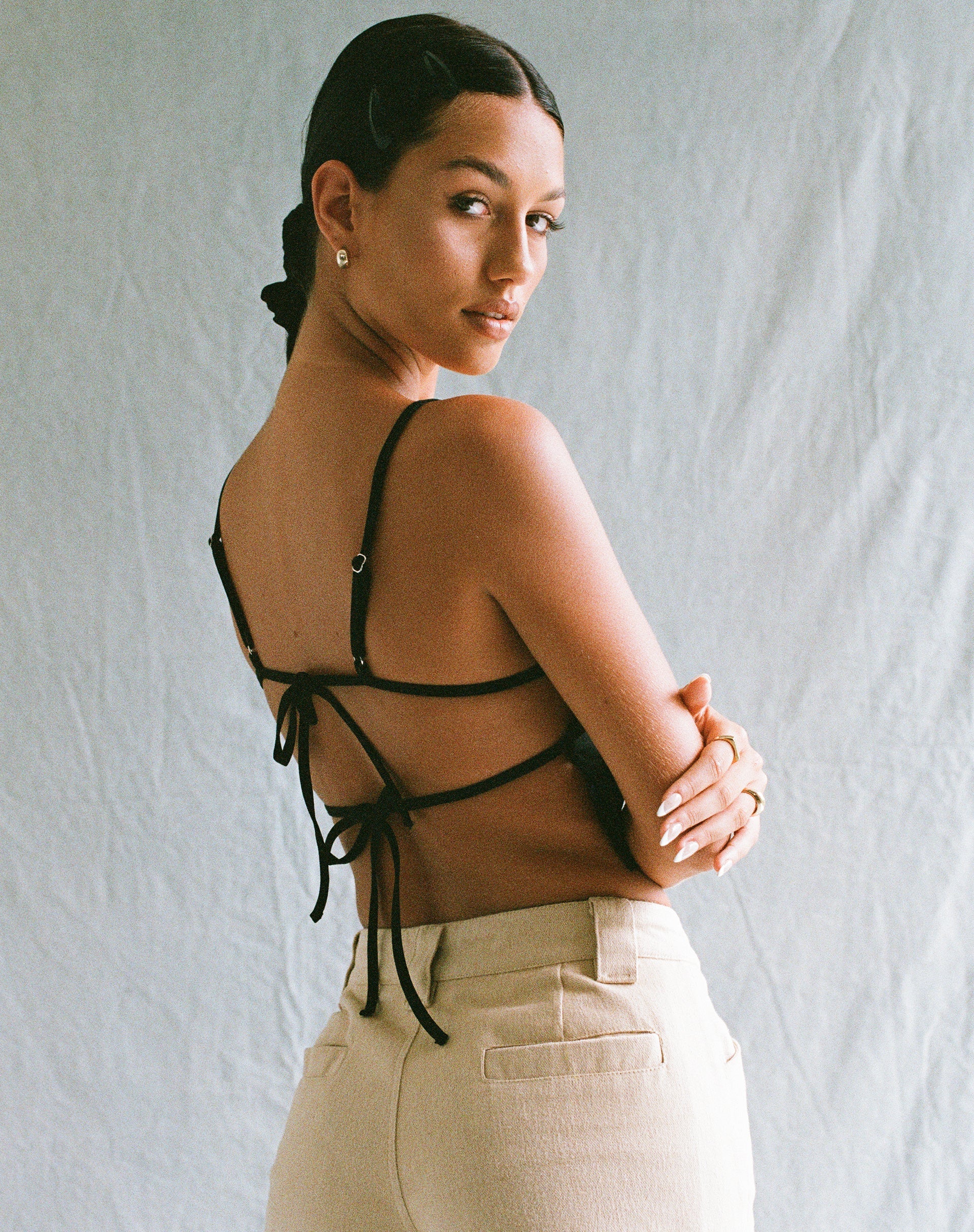 Imagen de MOTEL X OLIVIA NEILL Merita Crop Top en Tailoring Negro