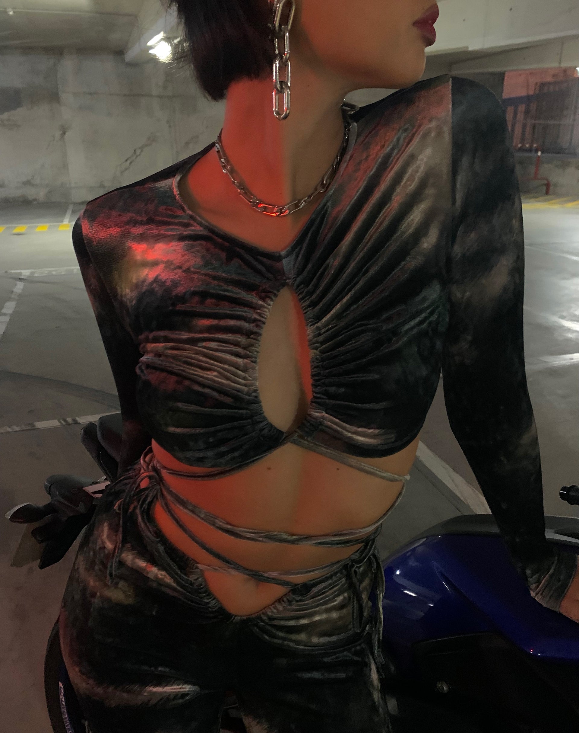 Imagen de MOTEL X IRIS Stivi Crop Top en Camuflaje Abstracto