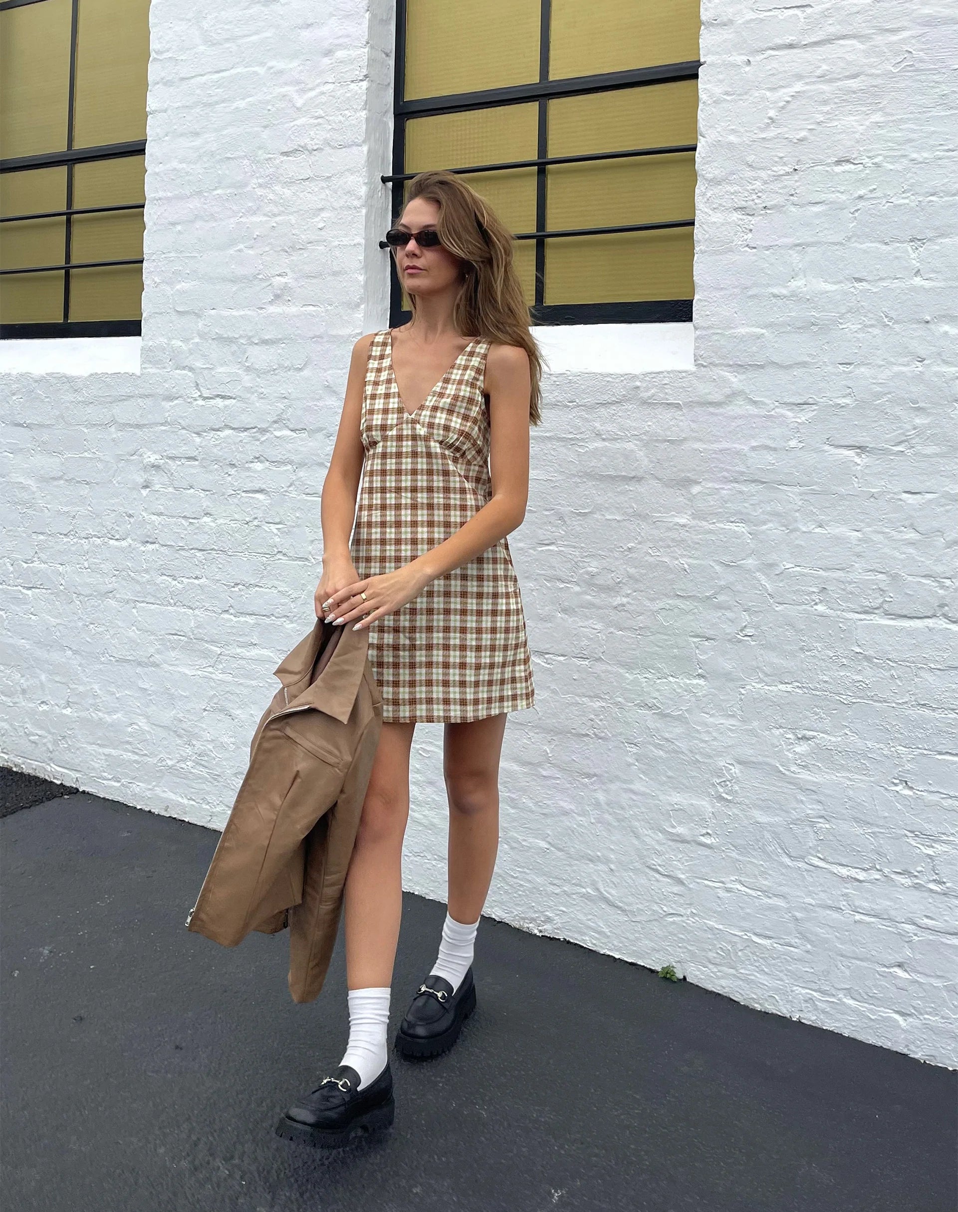 imagen de MOTEL X JACQUIE Vestido de día Eluned de cuadros amarillos y marrones