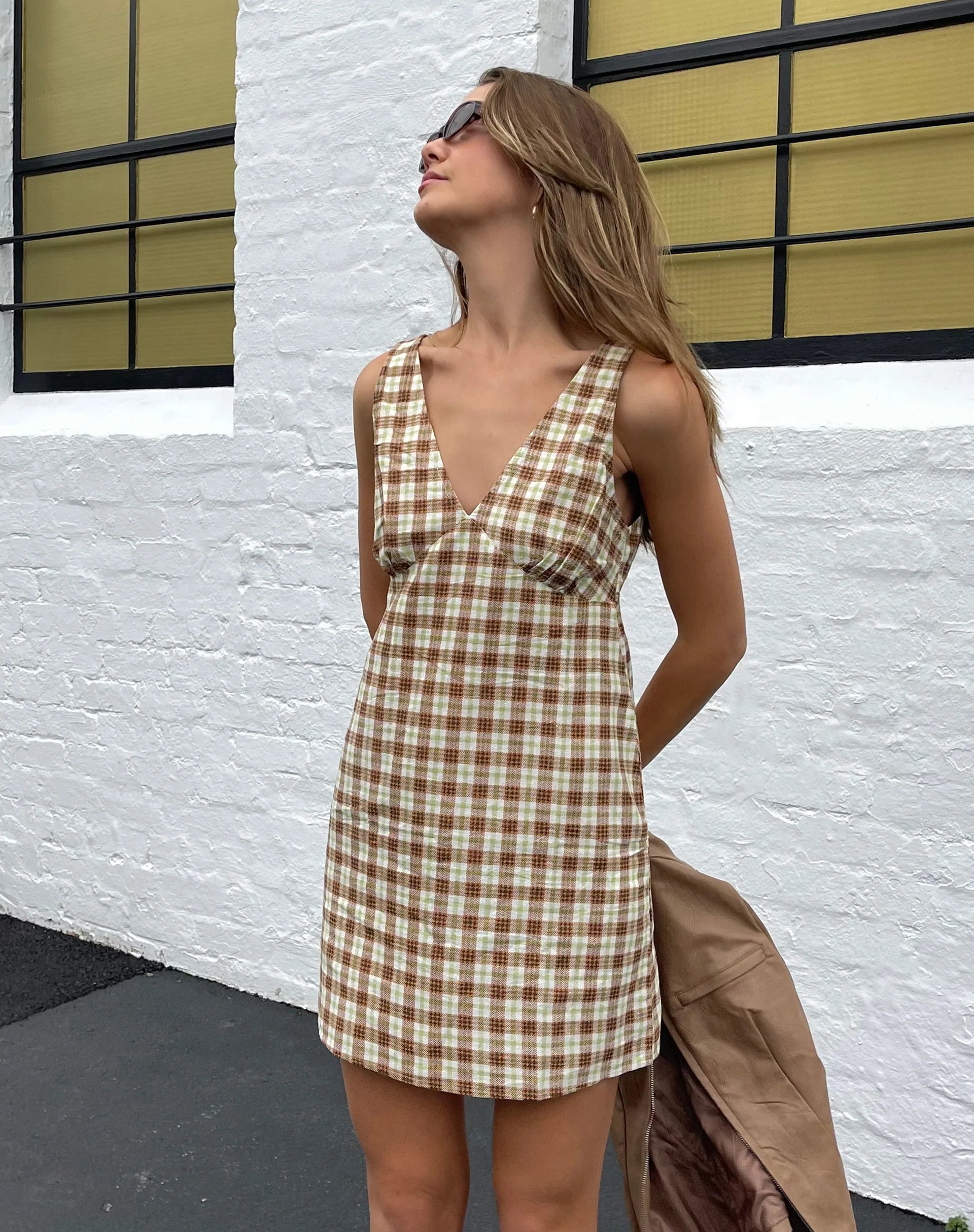 imagen de MOTEL X JACQUIE Vestido de día Eluned de cuadros amarillos y marrones