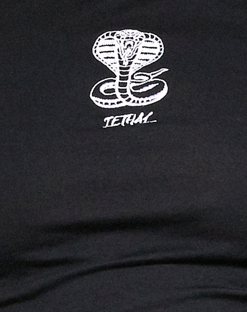 Quelia Crop Top en negro Cobra 'Lethal' Embro