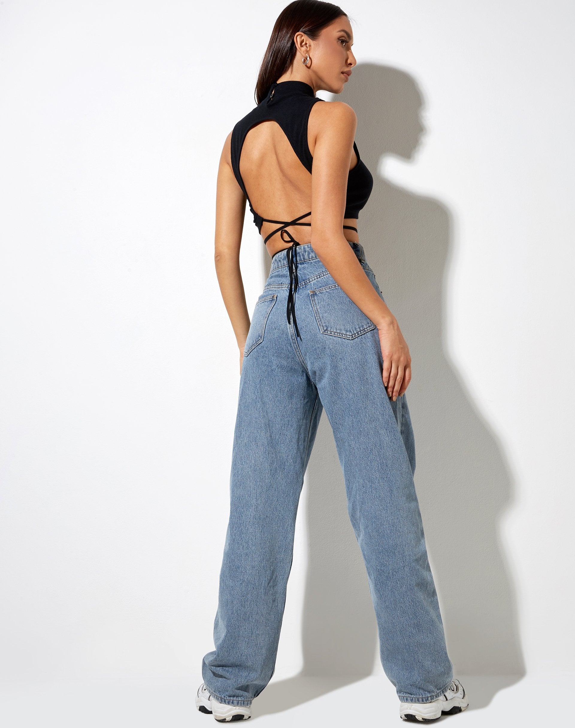 Imagen de Quera Crop Top en Negro Cross My Heart Embro
