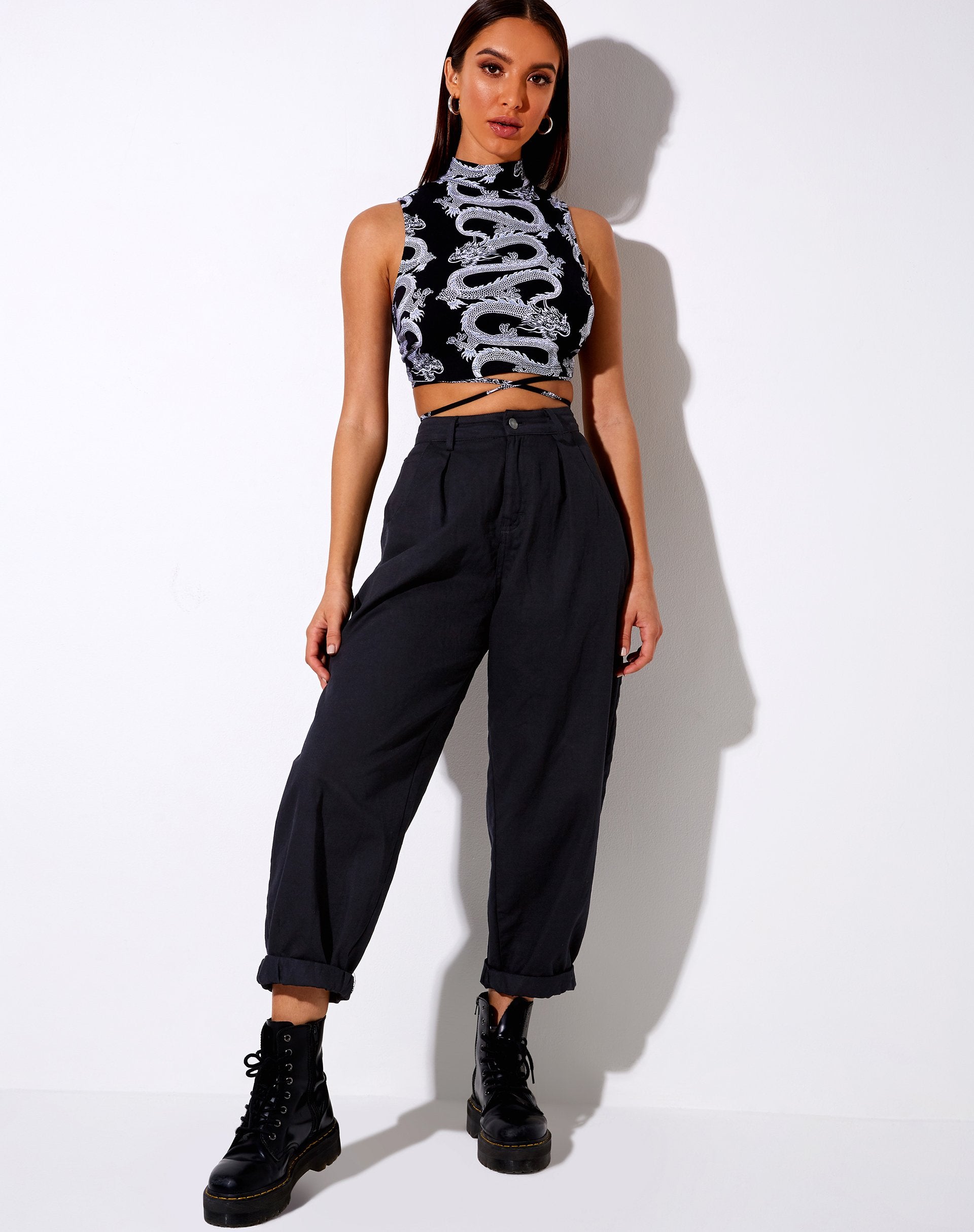Imagen de Quera Crop Top en Dragon Rope Negro Colocación