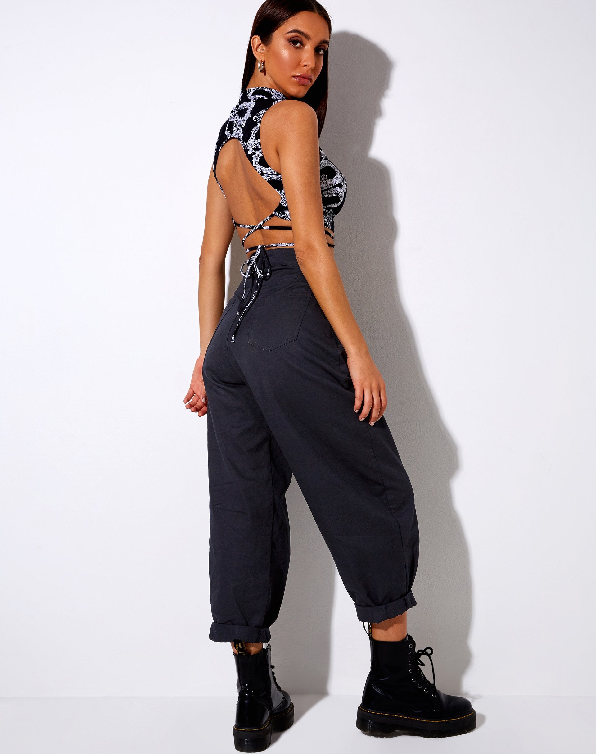 Imagen de Quera Crop Top en Dragon Rope Negro Colocación