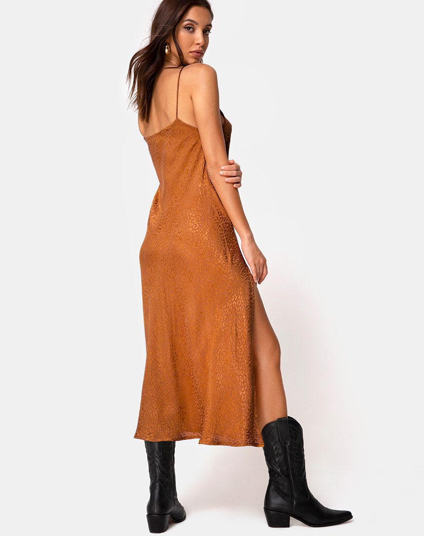 Imagen del vestido Quinty de satén dorado Chita