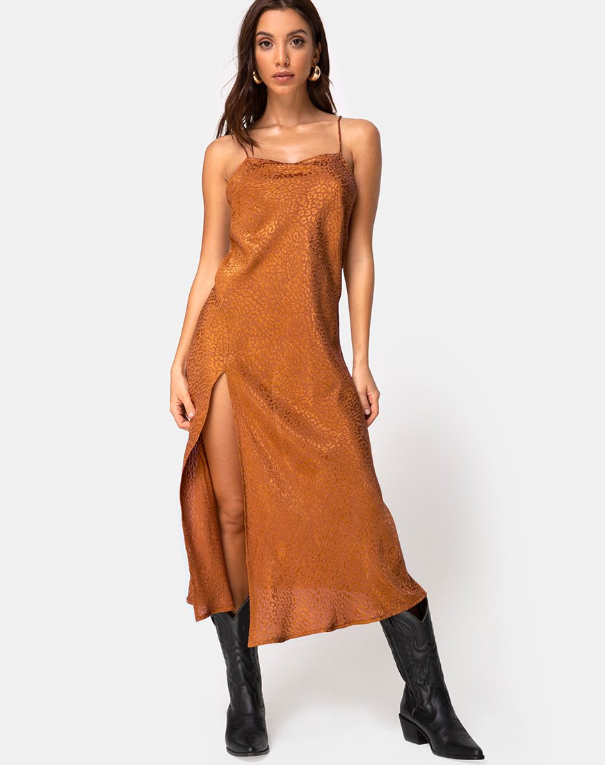 Imagen del vestido Quinty de satén dorado Chita