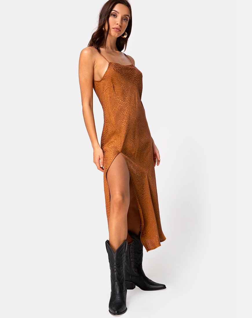 Imagen del vestido Quinty de satén dorado Chita