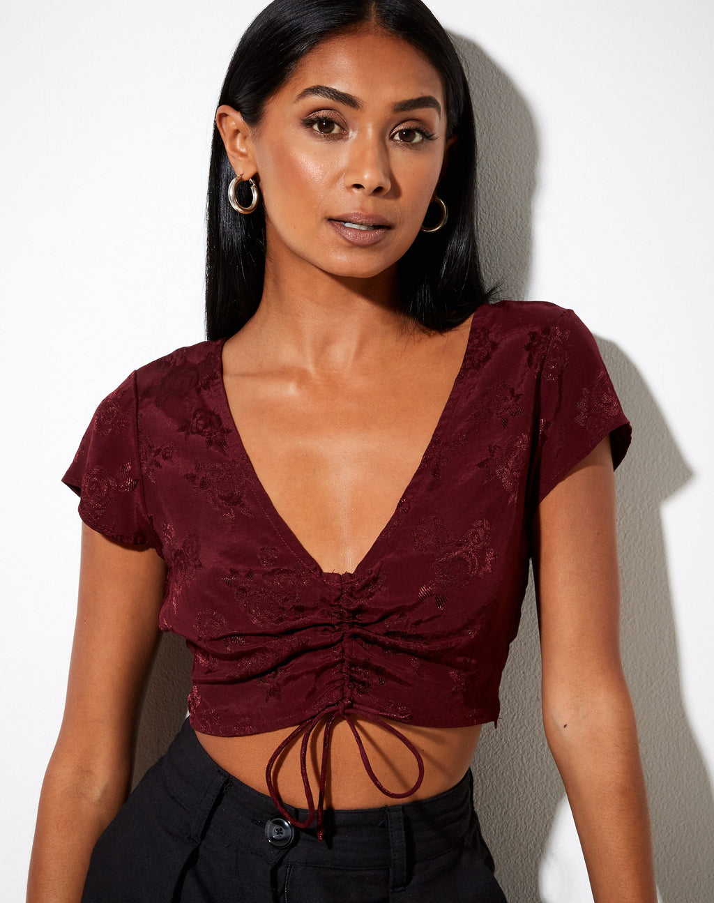 Raeto Crop Top de satén rosa burdeos