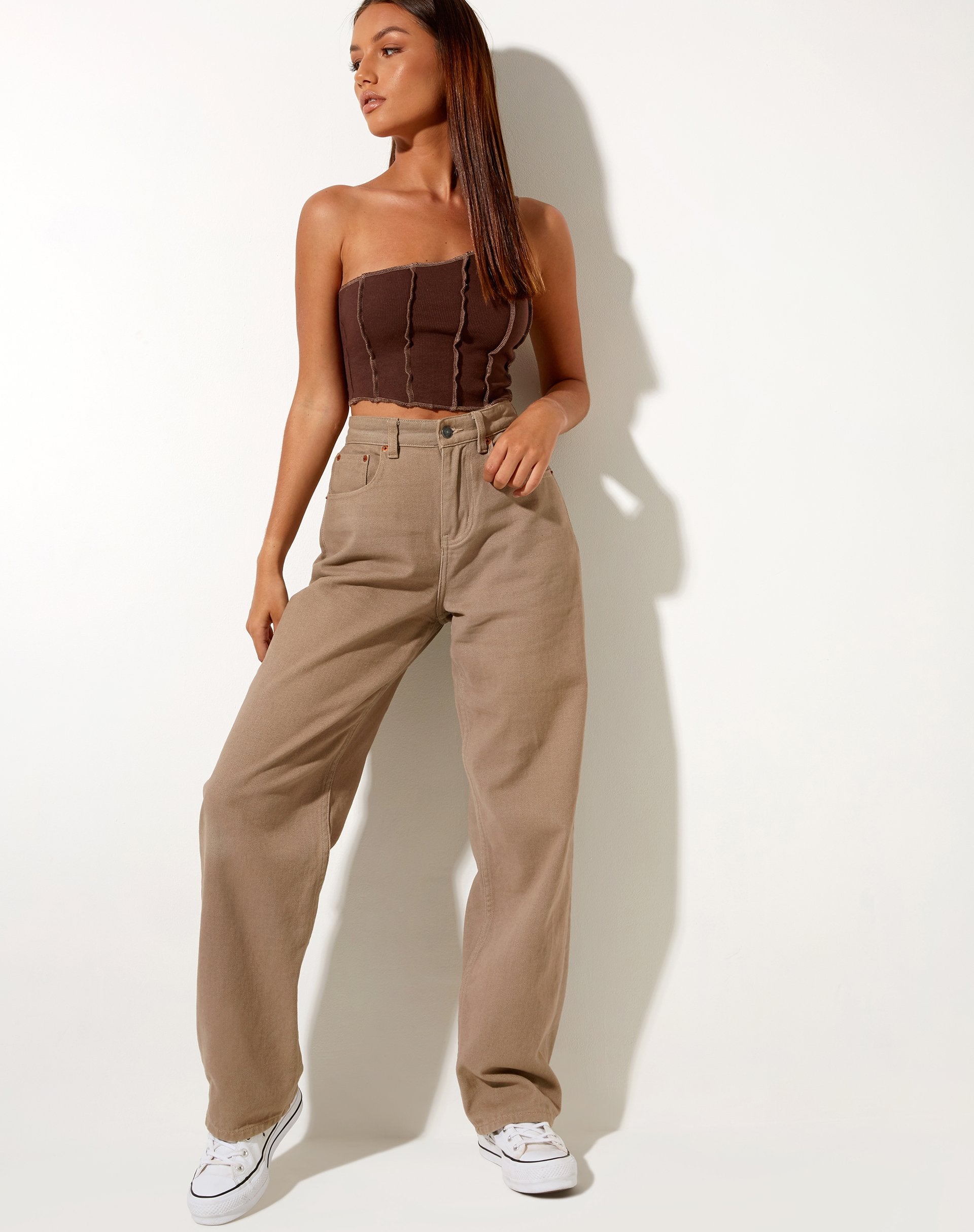 Imagen de Rara Crop Top en canalé caoba oscuro con pespuntes marrones