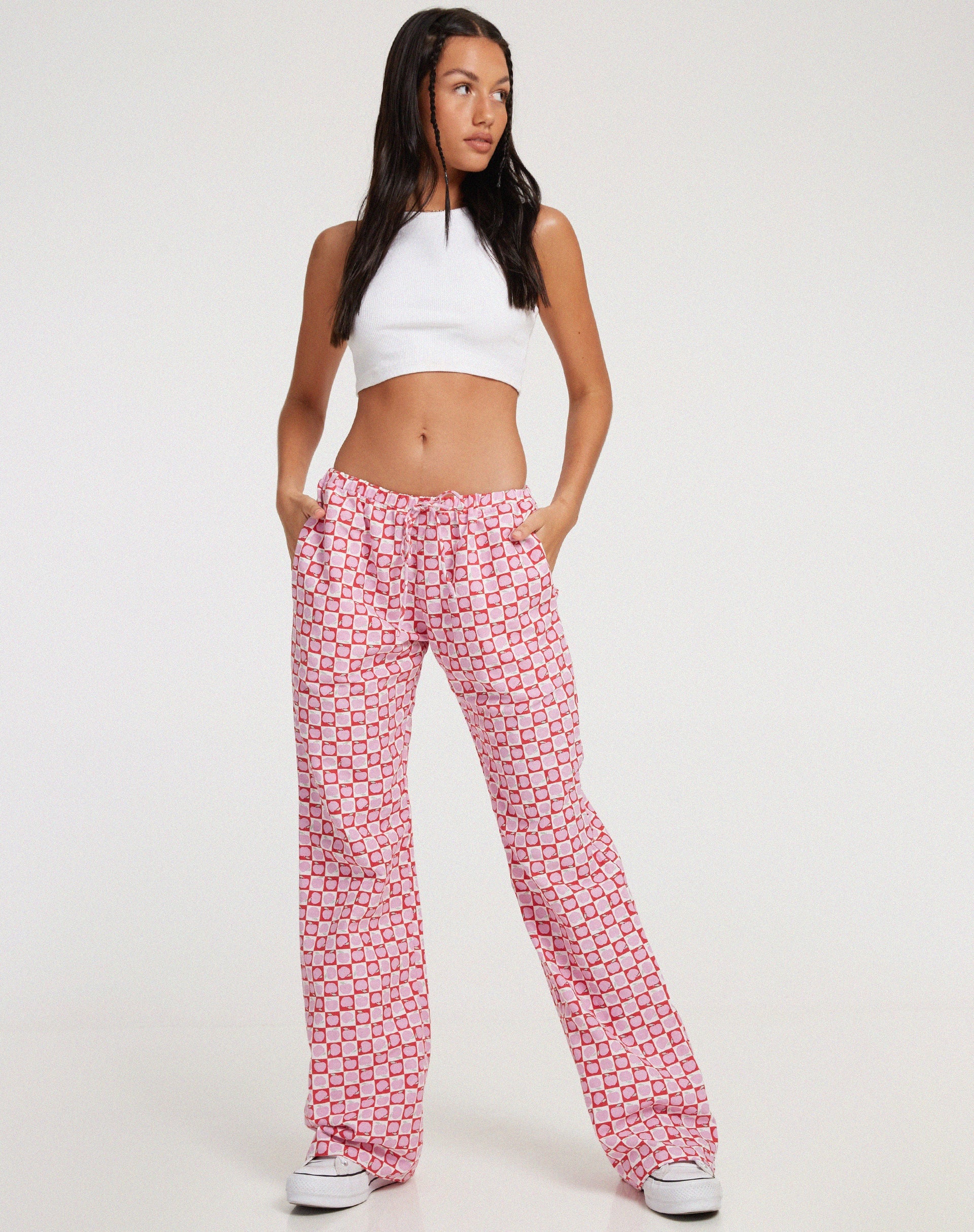 Foto de Raya Wide Leg Trousers in Apple Check Blush Red