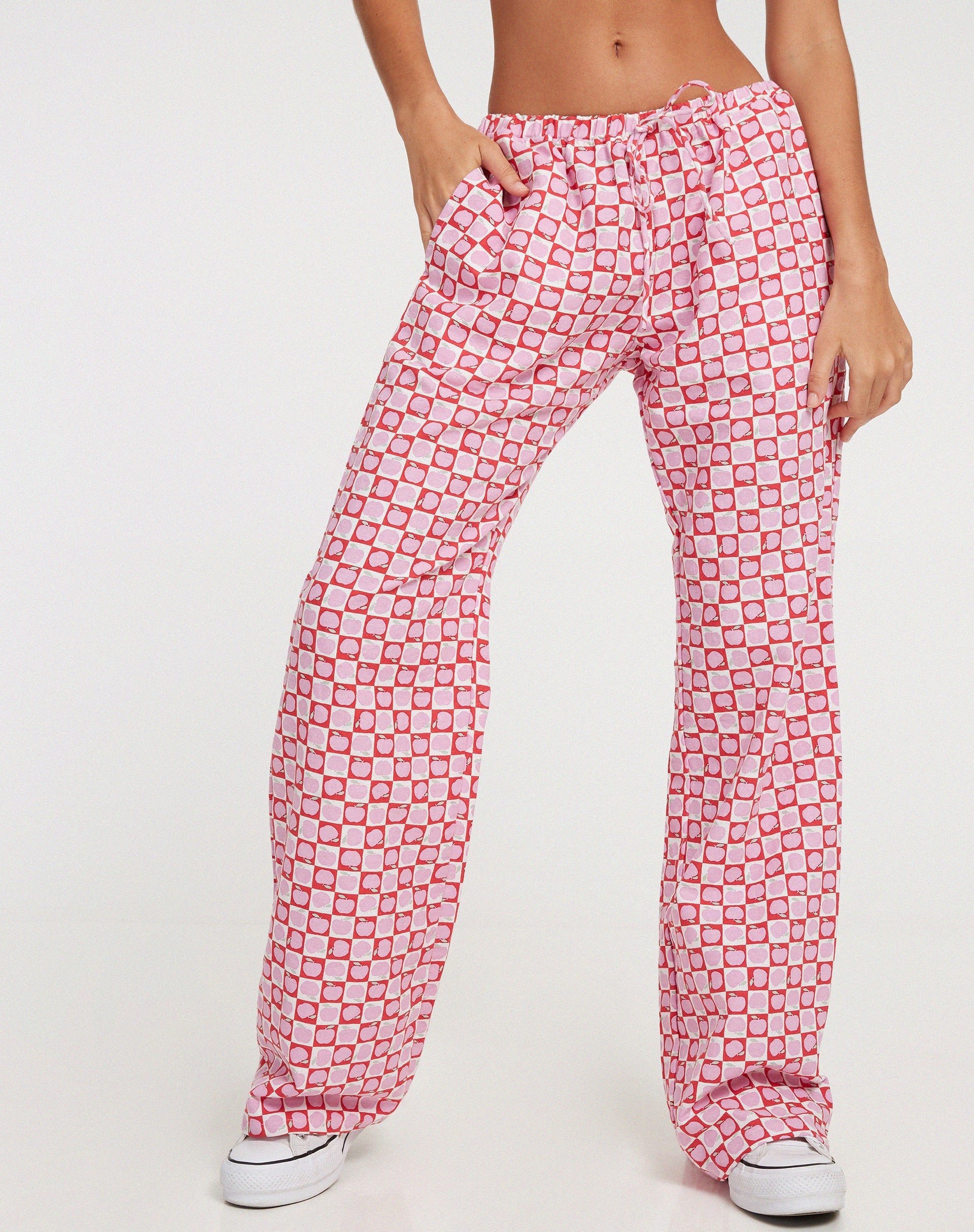Foto de Raya Wide Leg Trousers in Apple Check Blush Red