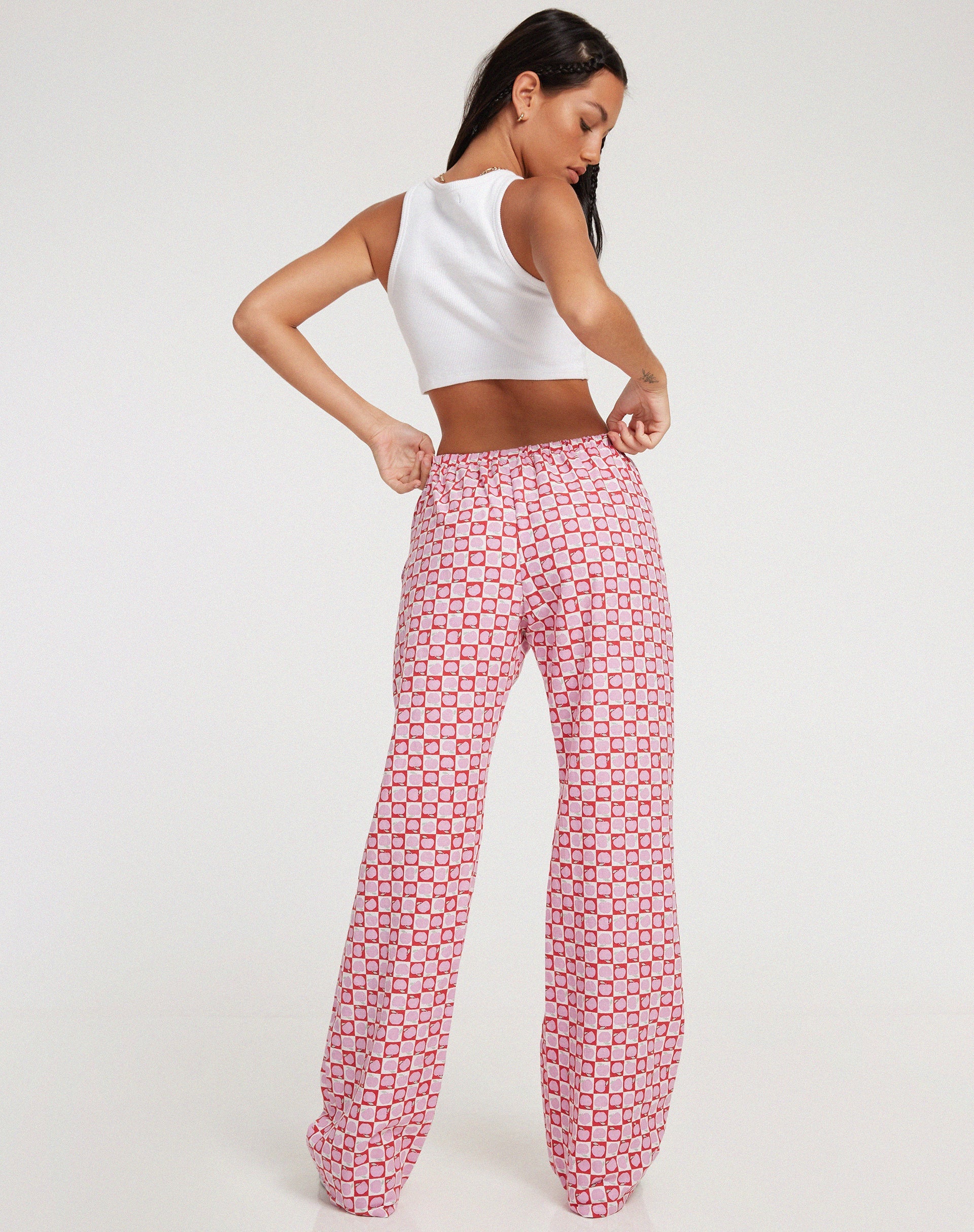 Foto de Raya Wide Leg Trousers in Apple Check Blush Red